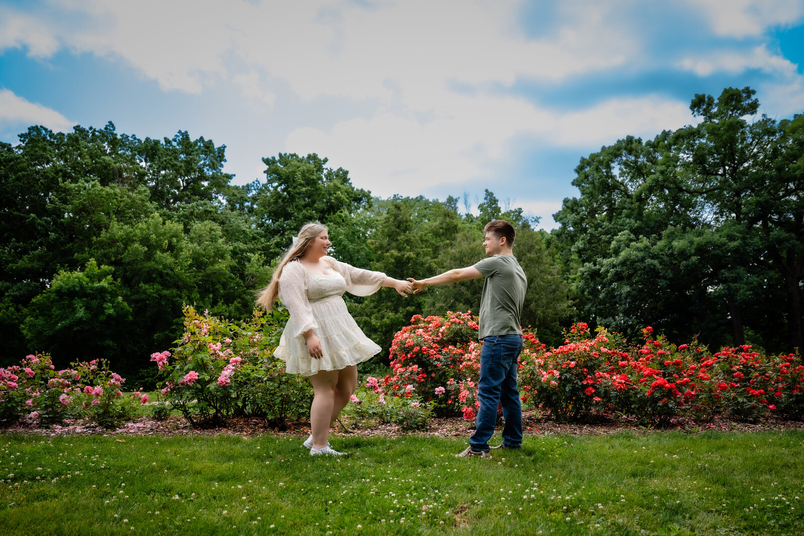 engagement photos at the rose garden des moines iowa art center