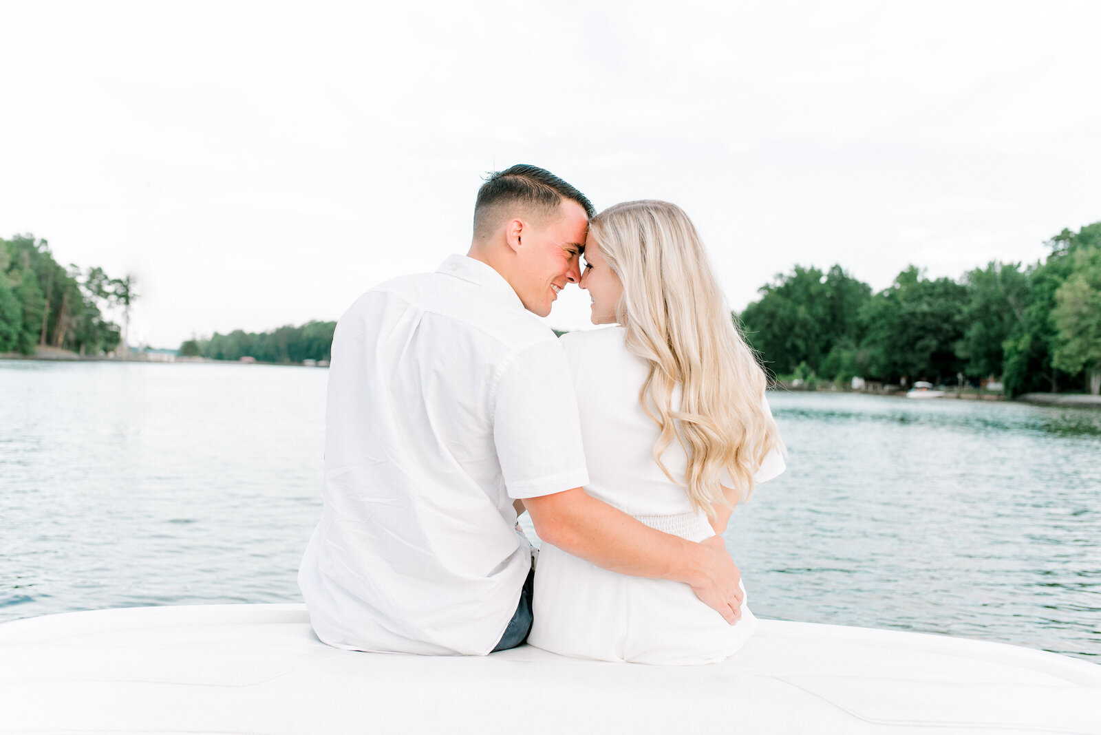 Charlotte-Wedding-Photographer-North-Carolina-Bright-and-Airy-Alyssa-Frost-Photography-Lake-Wylie-Boat-Engagement-8
