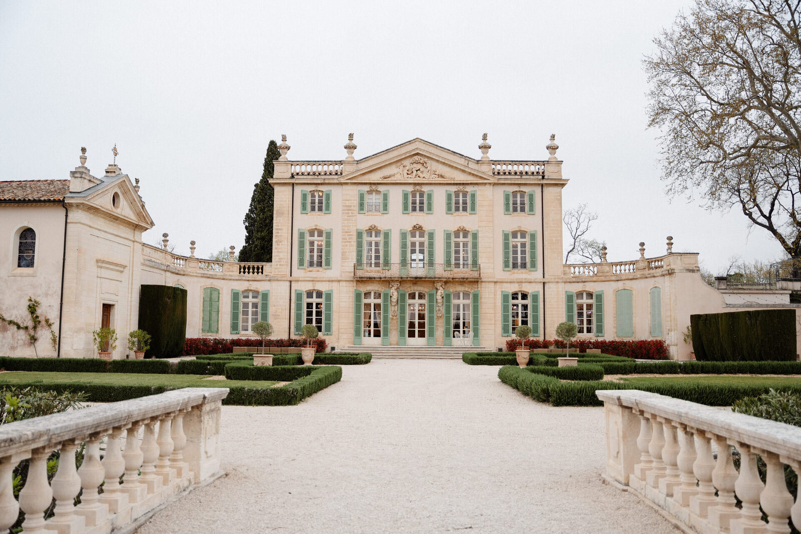 luxury wedding at the château Tourreau in Provence