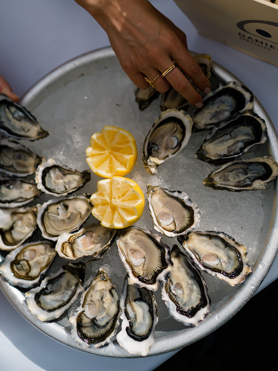 oyster-appetizer-by-rachel-pietri-paris-wedding-photographer