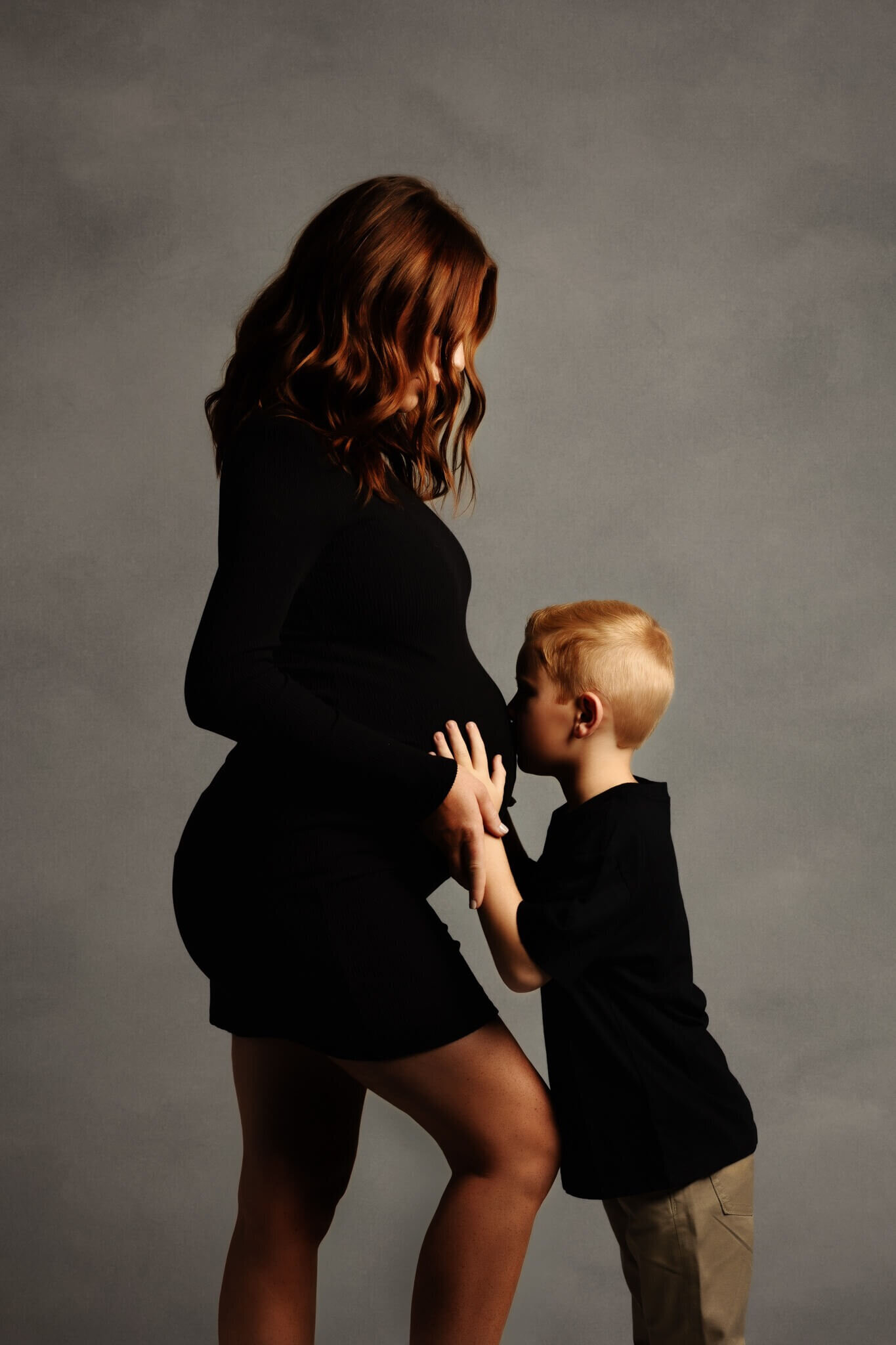 best maternity portrait studio NW Arkansas, best maternity photographer near me Cave Springs, Springdale AR maternity photography