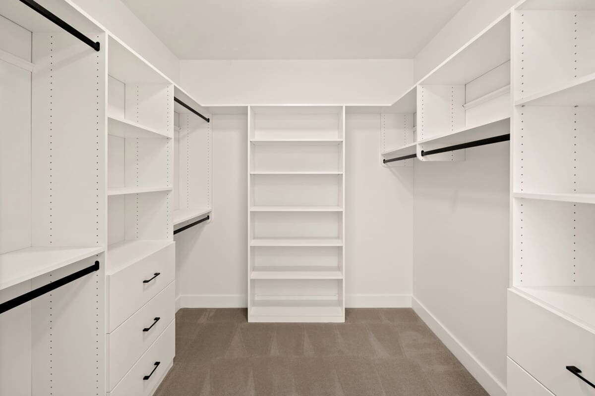 Livingston-Custom-Homes-West-Kelowna-Spec-Build-Walk-In-Closet