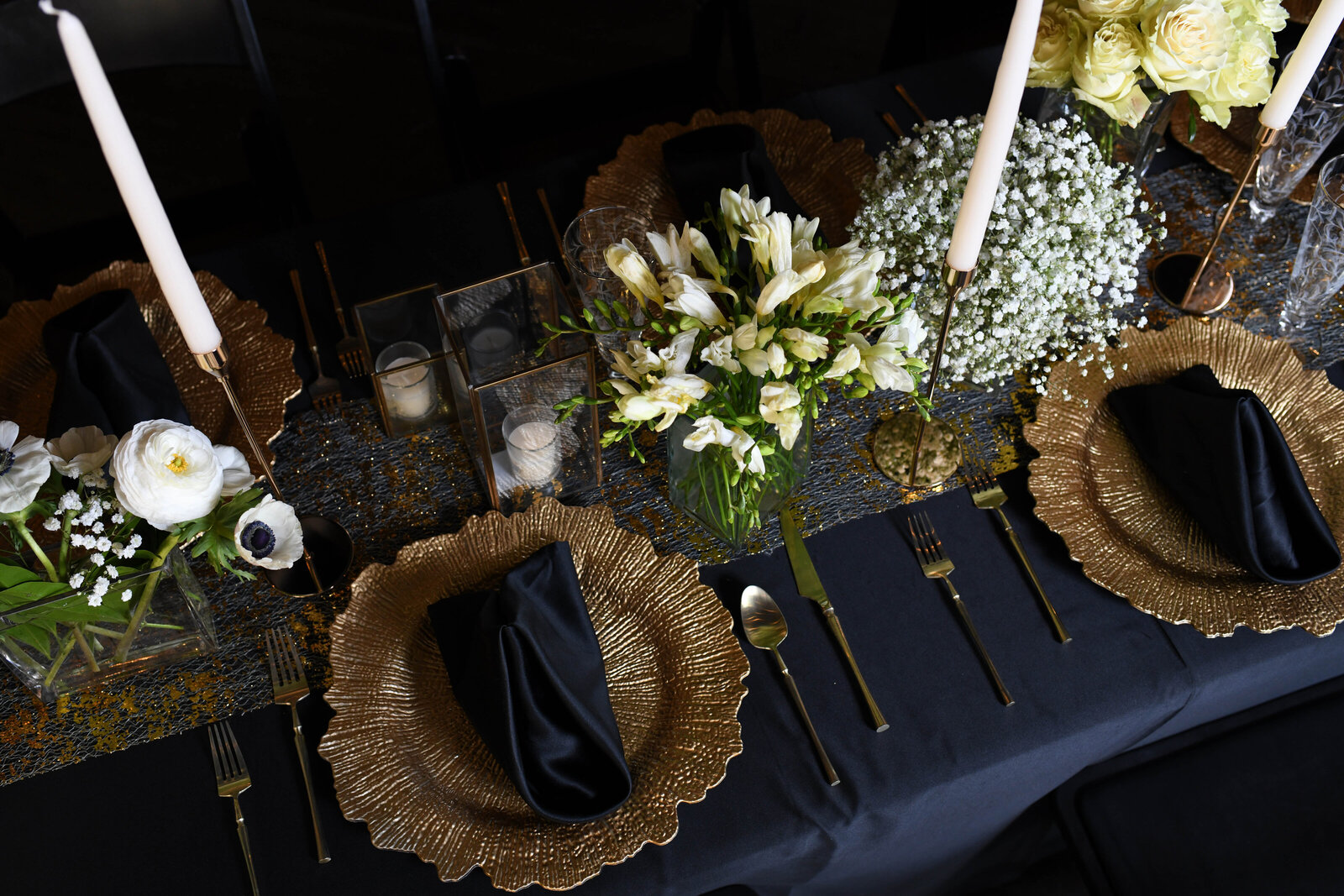 full deco table set up wedding