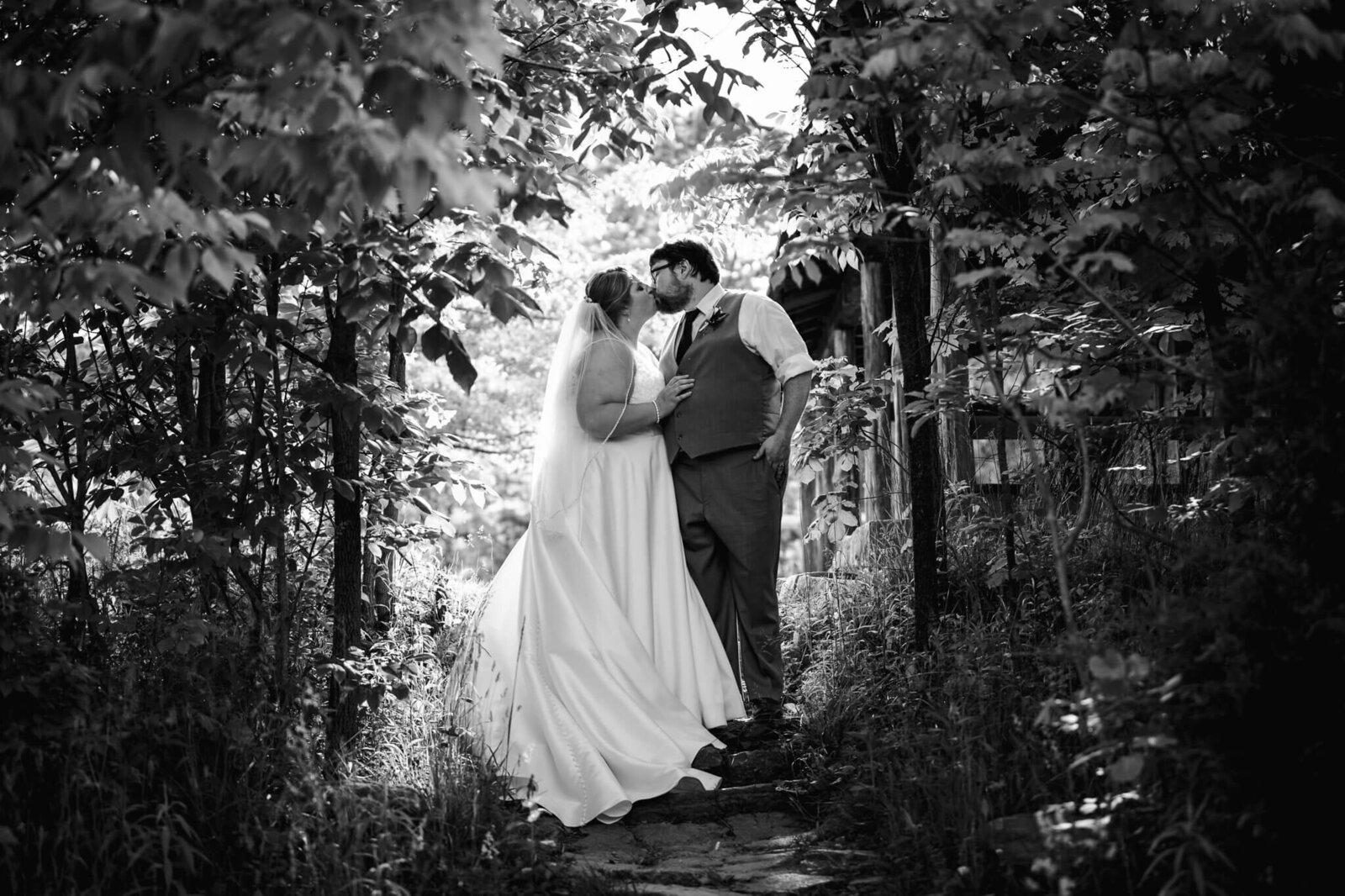 cincinnati-nature-center-wedding-couple-portrait