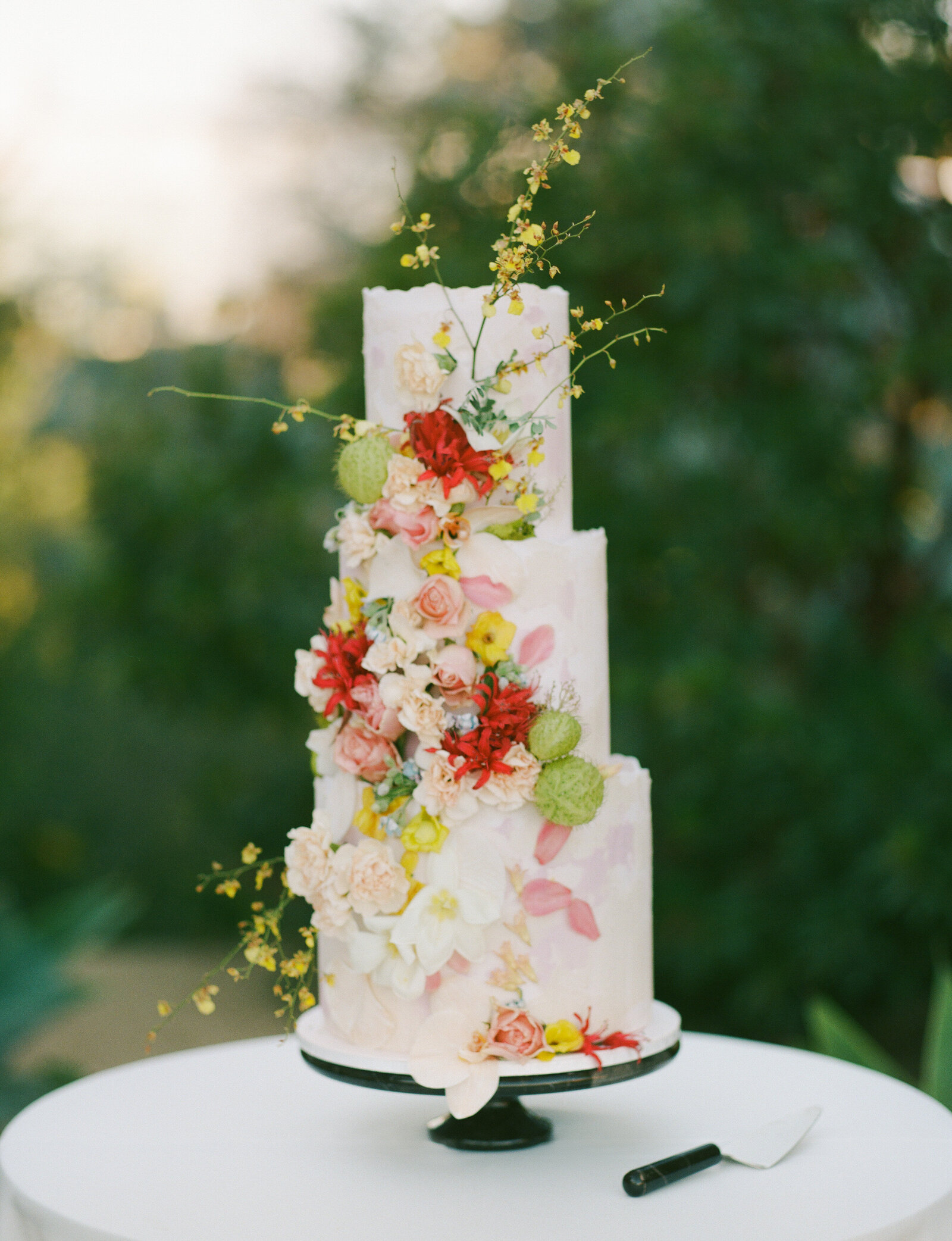 055-For-the-Love-of-It-Rogue-and-Fox-Floral-Wedding-Cake