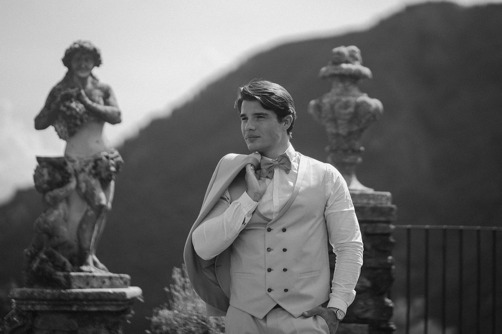 056_lake-como-wedding_jasmin-schuler-wedding-photographer-san-Francisco_getting-ready-groom-spicy-wedding-photos_COM05977_websize
