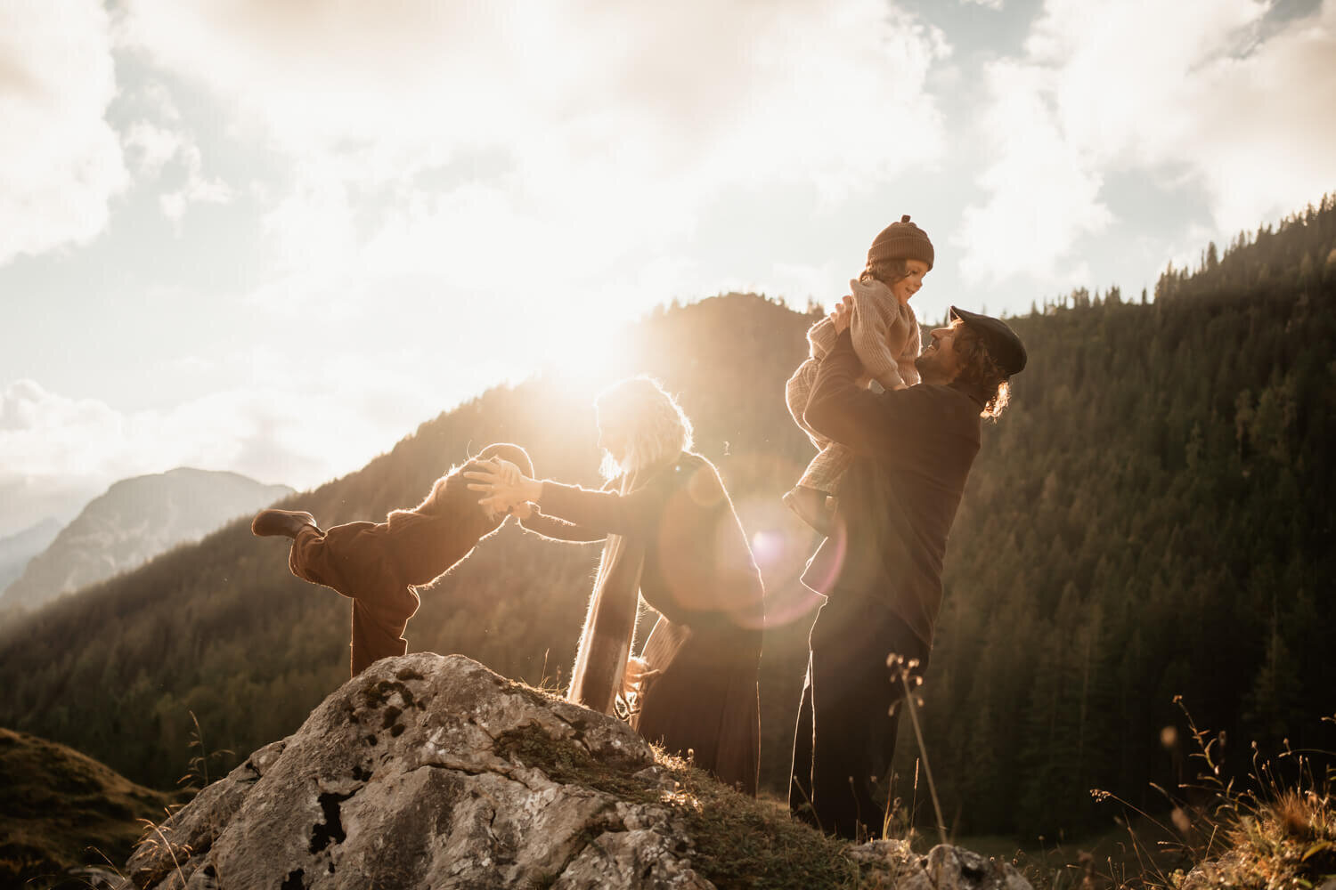 Füsse von einem Neugeborenen Baby