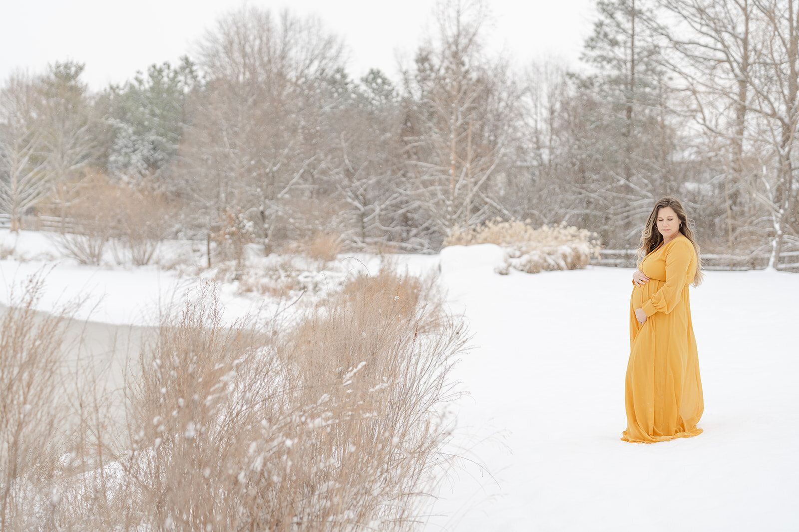 expecting mom in snow during Prince William County,VA maternity picture