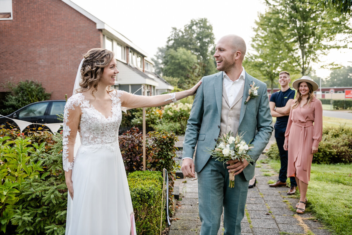 Country bruiloft, boerderij bruiloft, trouwen in Friesland, bruidsfotograaf, trouwfotograaf (31)