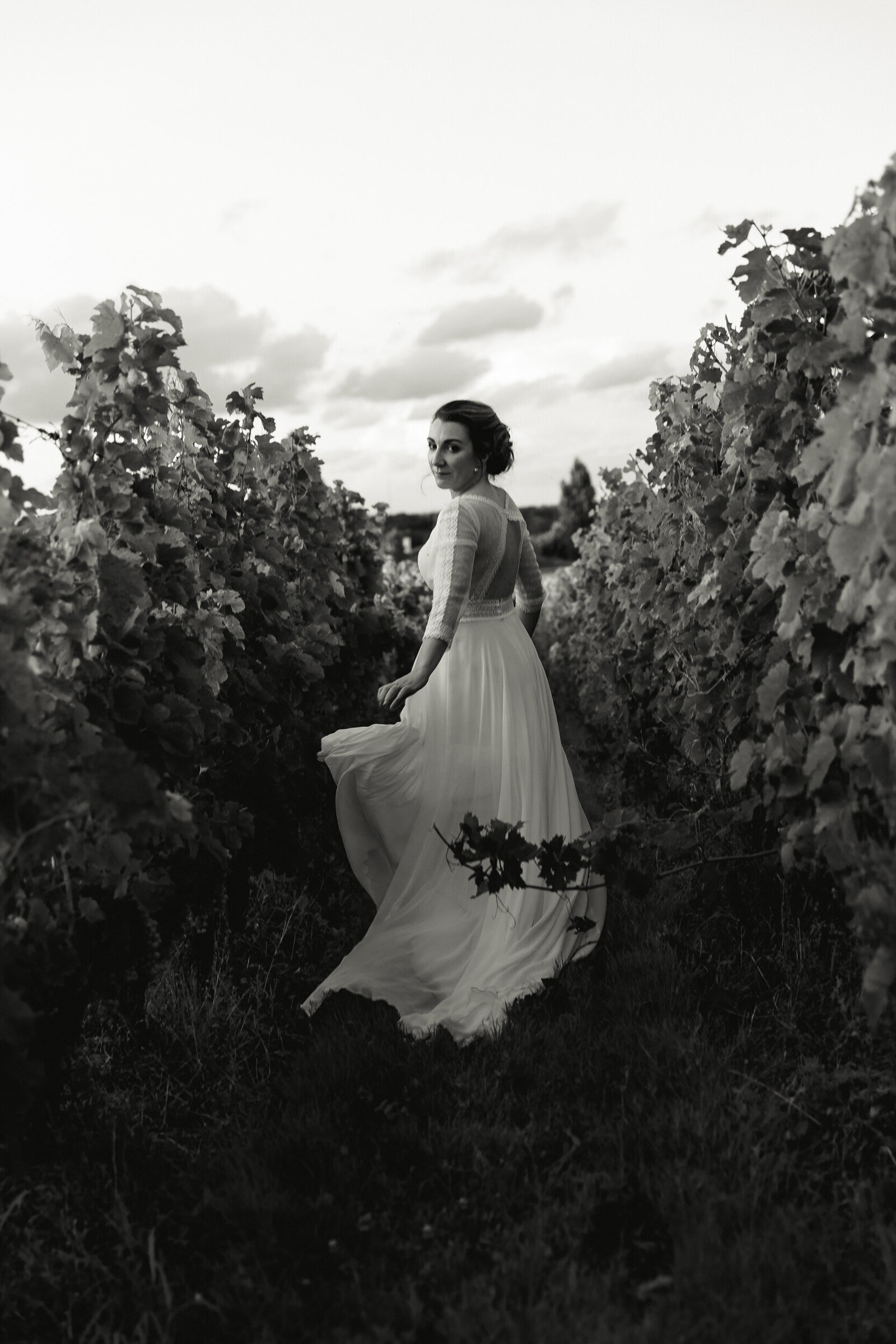 Mariée dans les vignobles