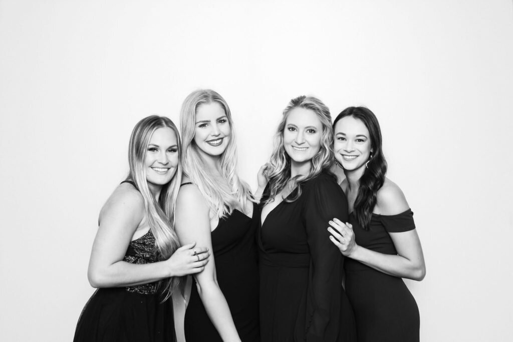black-and-white-glam-booth