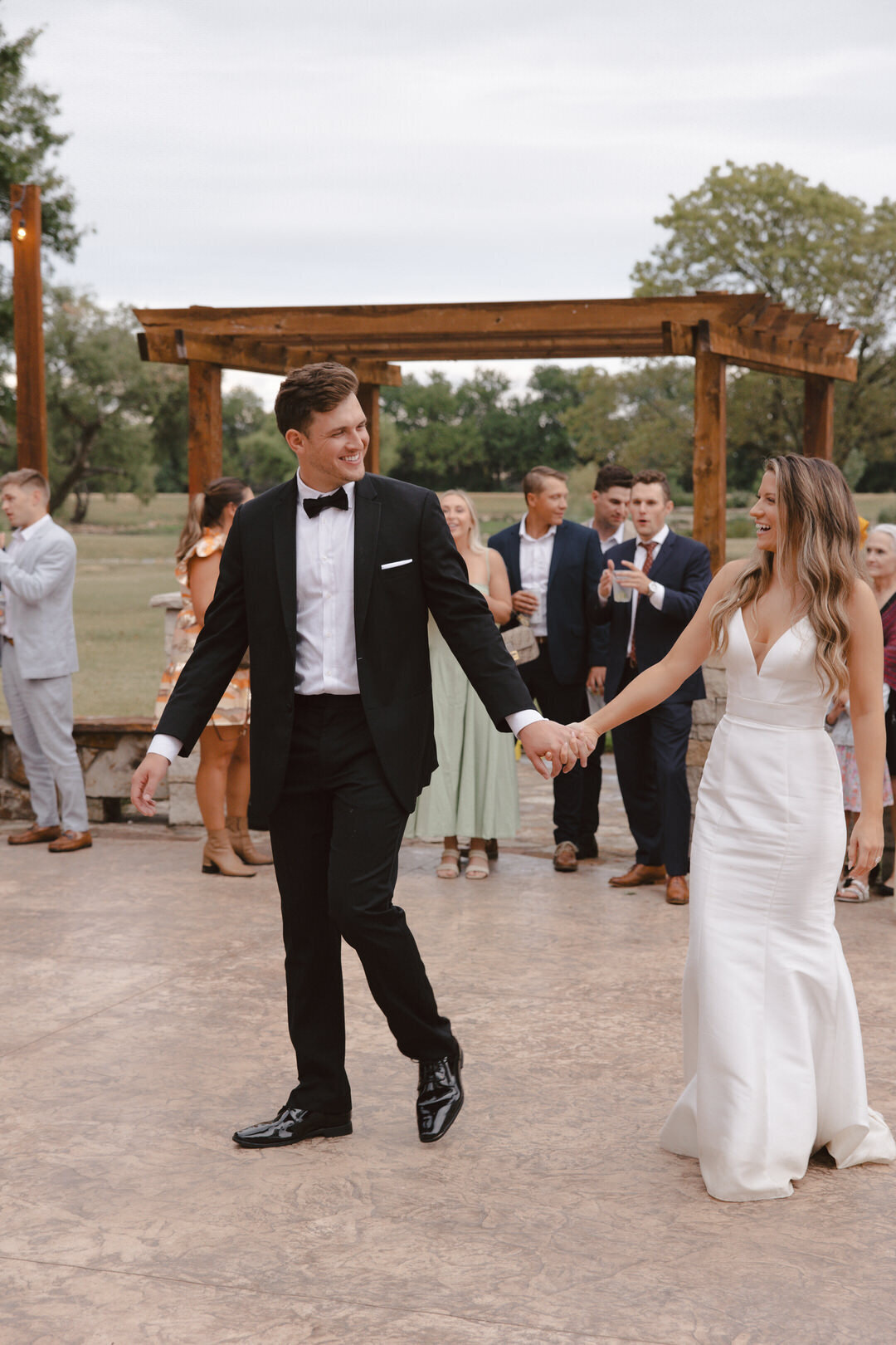 reuben-wedding-teasers-prairie-hill-vineyard-kayxbee-22