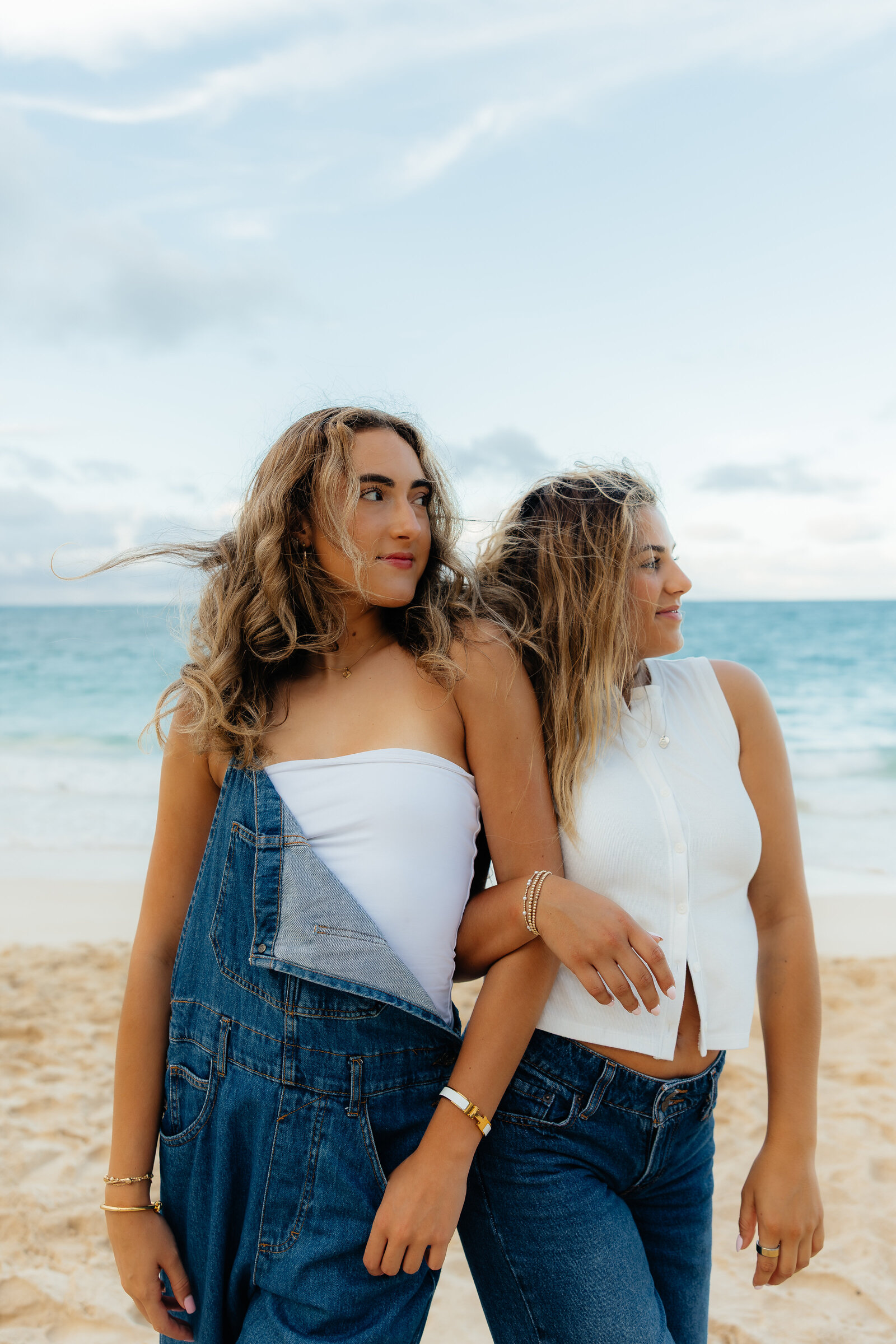Sunset best friend portraits at a beach in Hawaii taken by Lexi Rae Photo