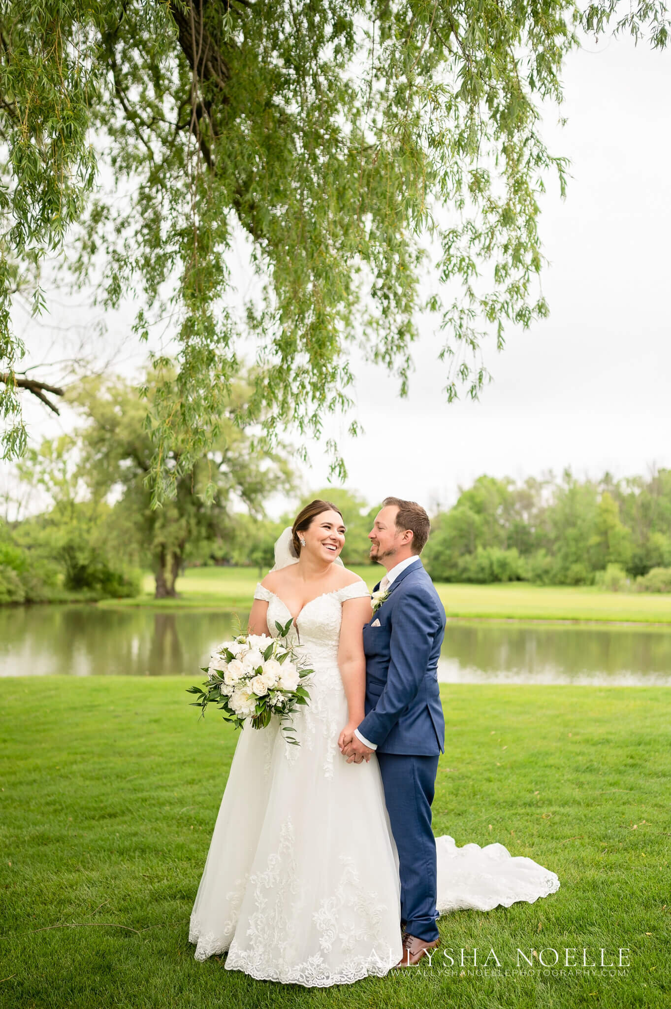 Wedding-at-River-Club-of-Mequon-374