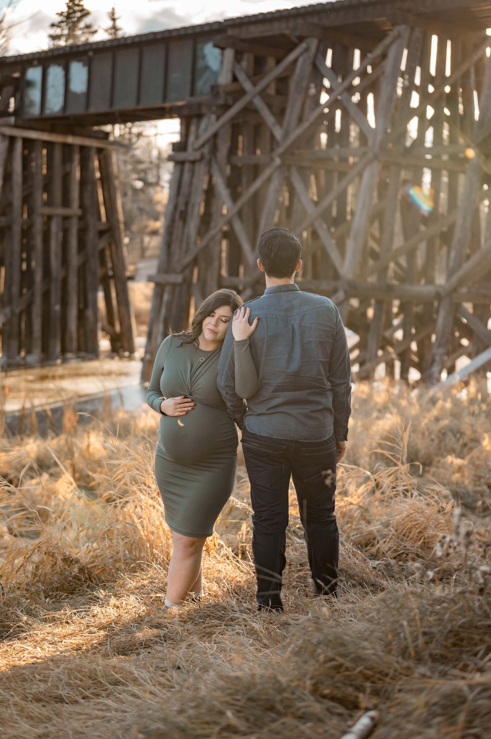 train trussle maternity photos