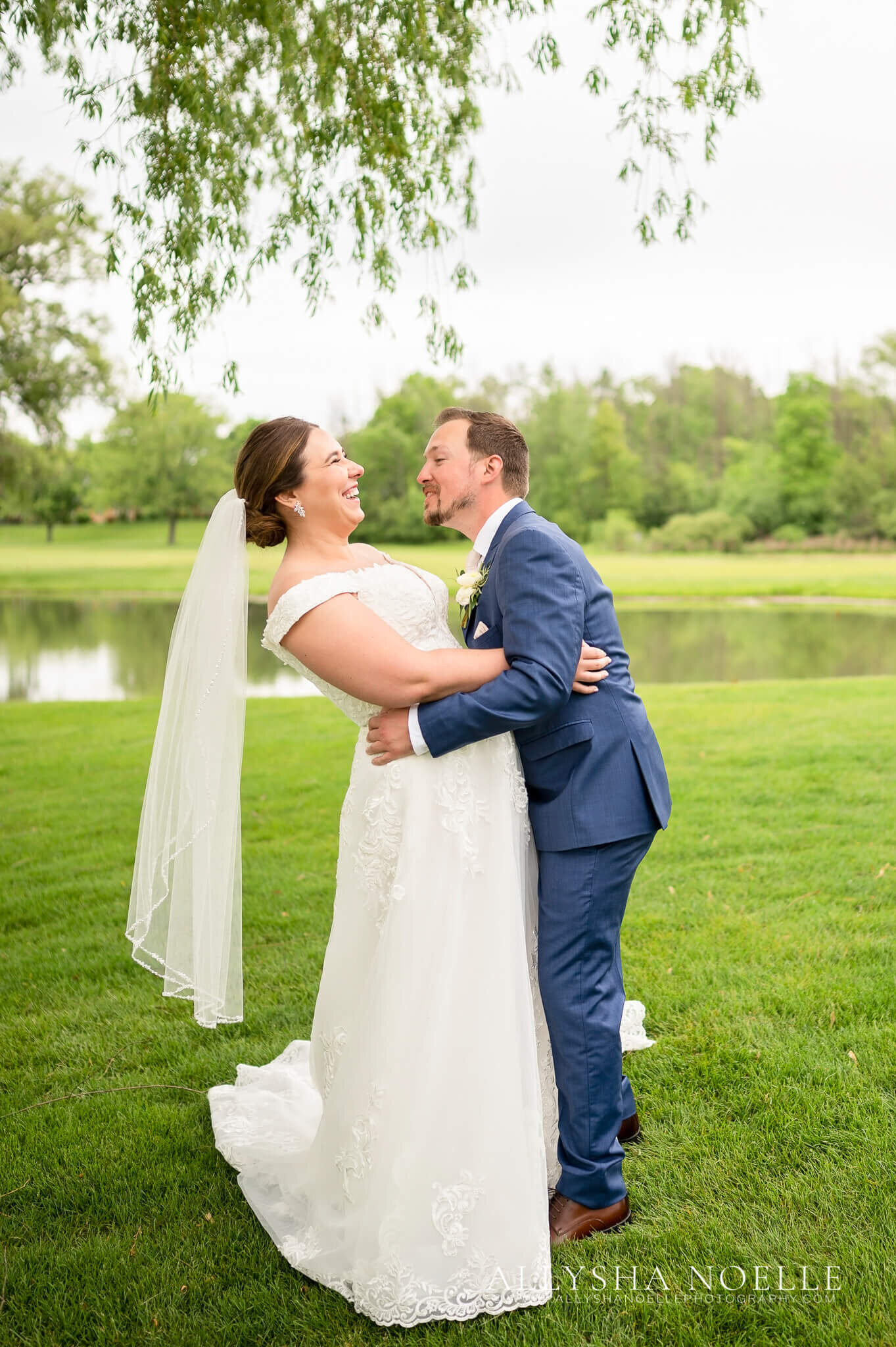 Wedding-at-River-Club-of-Mequon-379