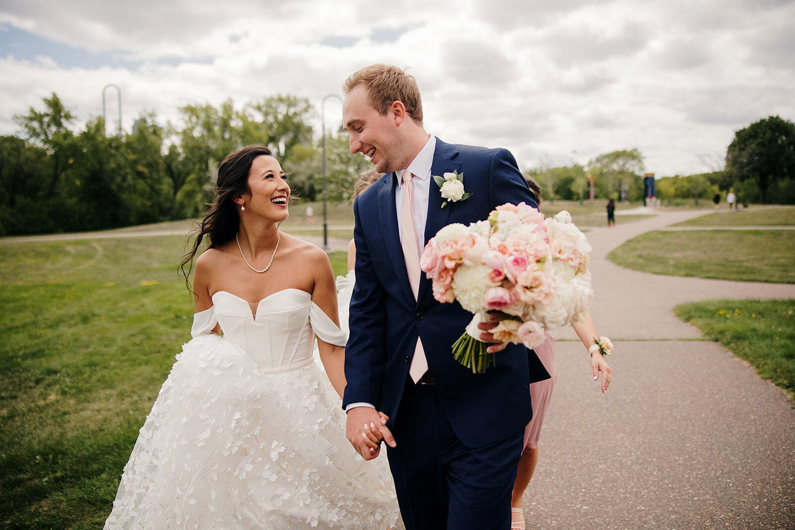 nicollet-island-pavilion-minnesota-wedding-couple