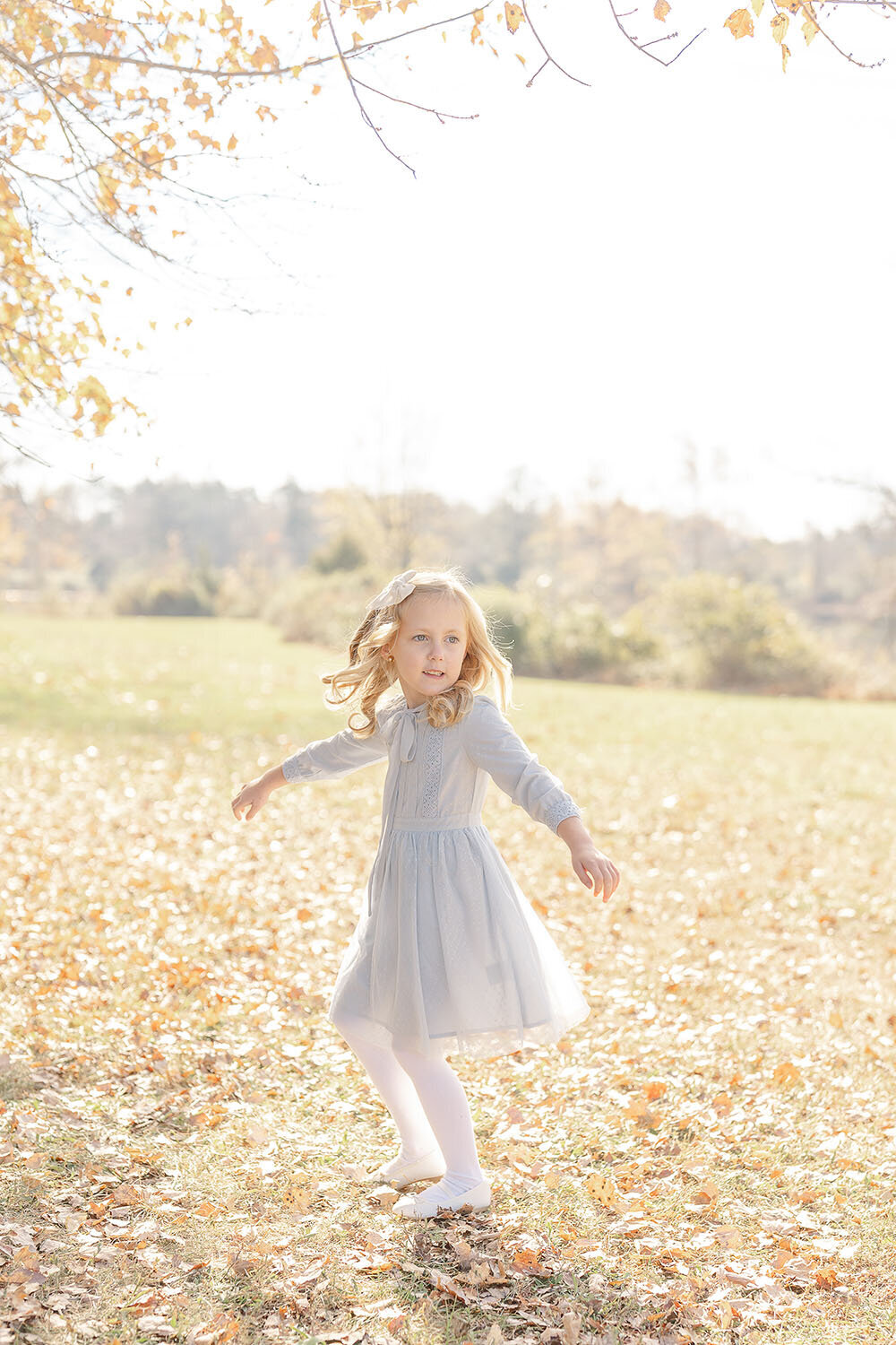 girl twirling during Leesburg, VA fall minis