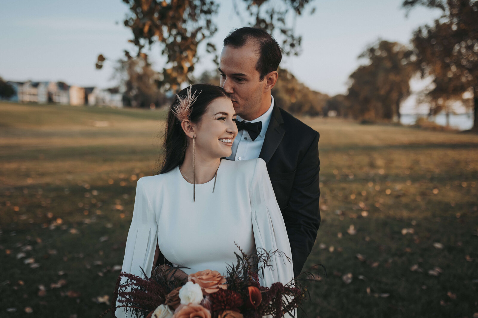 elopement portrait in memphis on the mississippi river