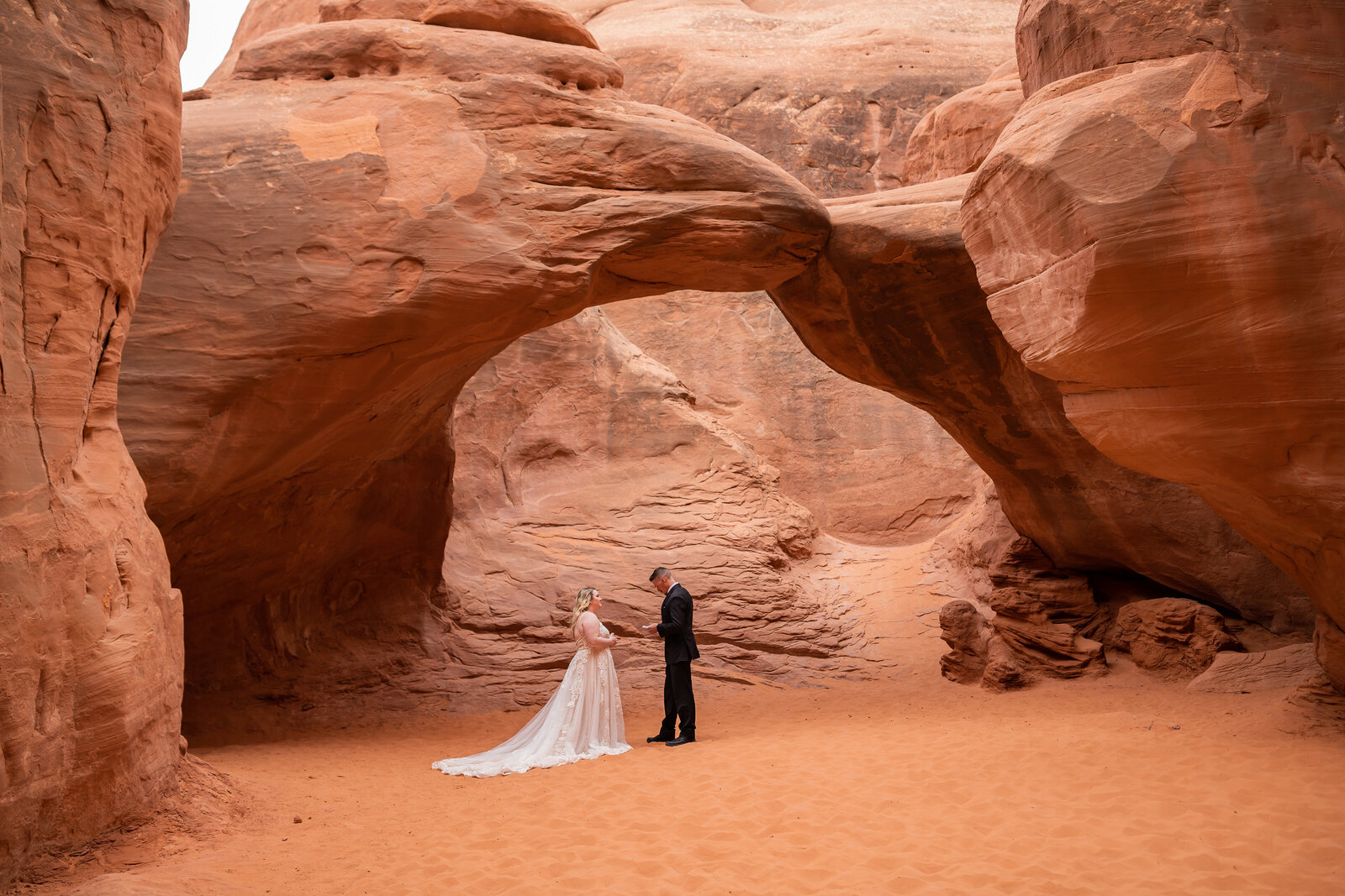 sand-dune-arch-arches-national-park-elopement-moab-utah-02