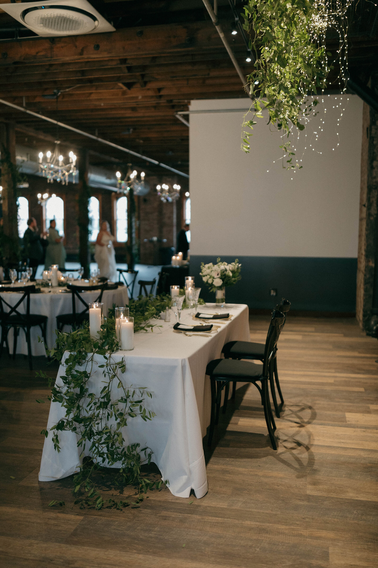 elegant-sweetheart-table-wedding-reception