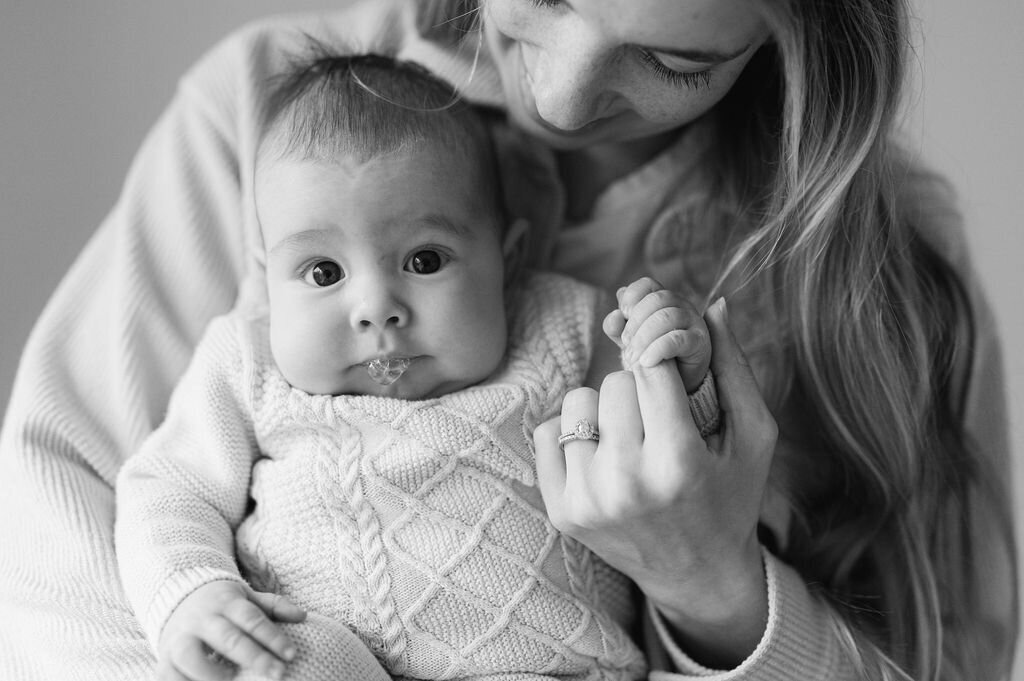 Bright-Timeless-SimpleStudio-MamaandMe-Minnetonka-Wayzata-Minnesota-FamilyPhotographer7