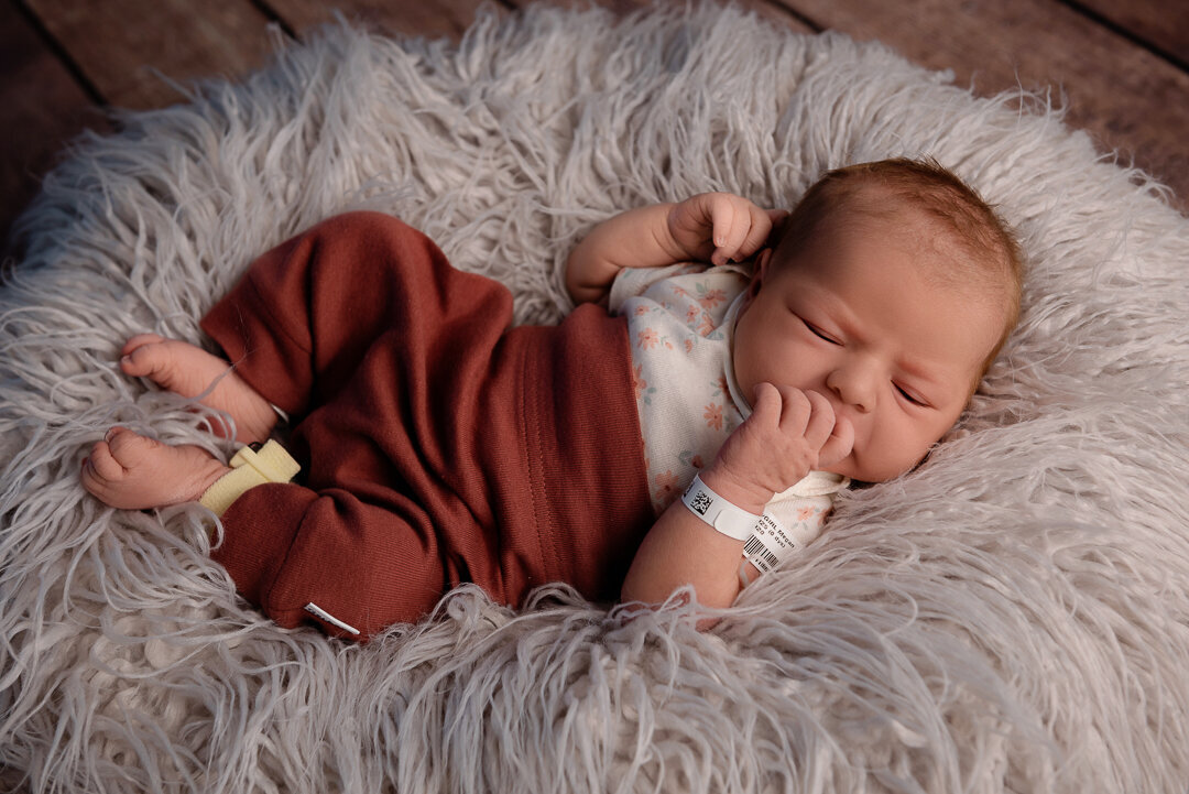Fresh 48 newborn photograper