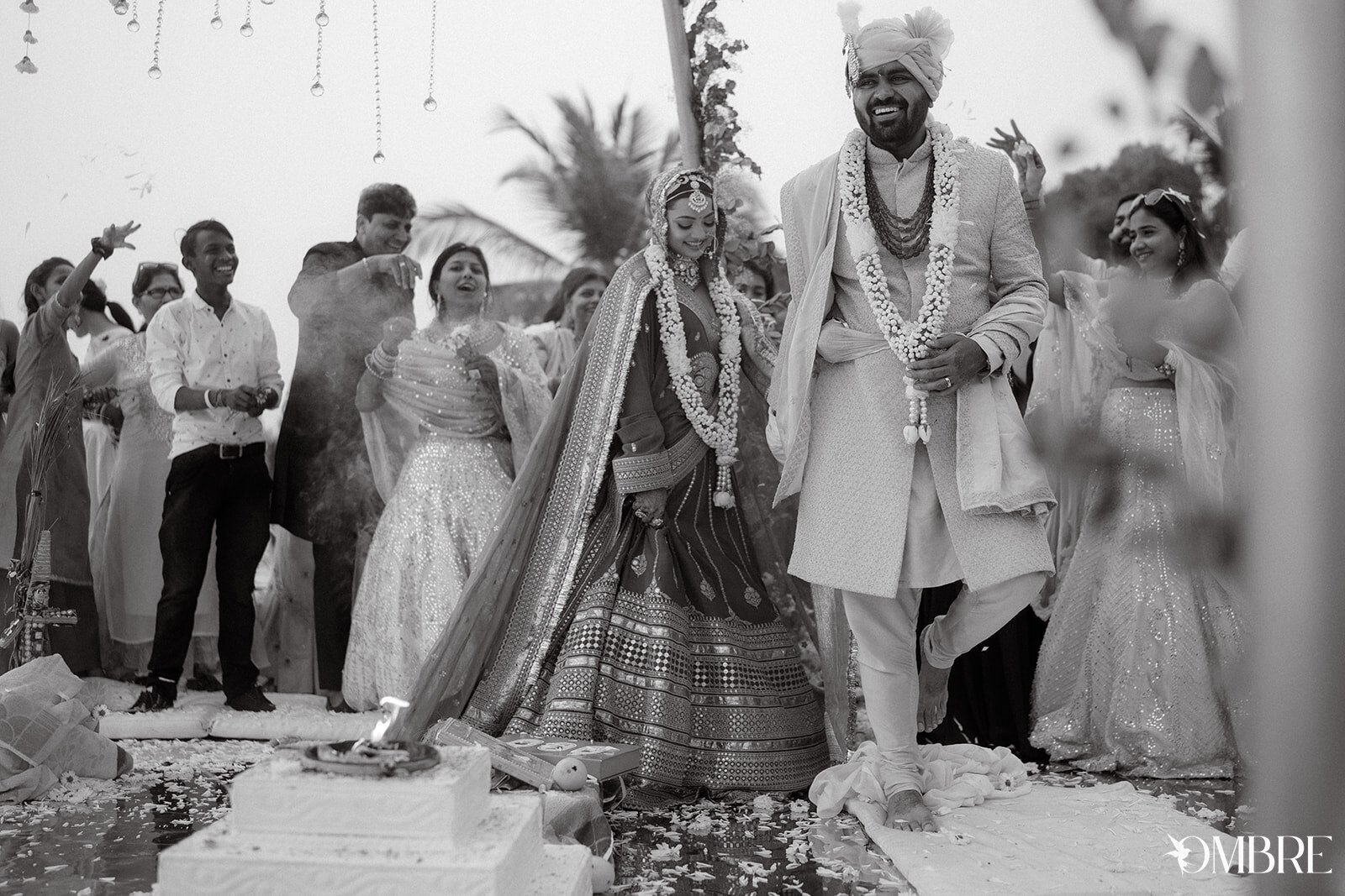 INDIAN WEDDING PICTURE | OMBRE WEDDING PHOTOGRAPHY | BLACK & WHITE PHOTO