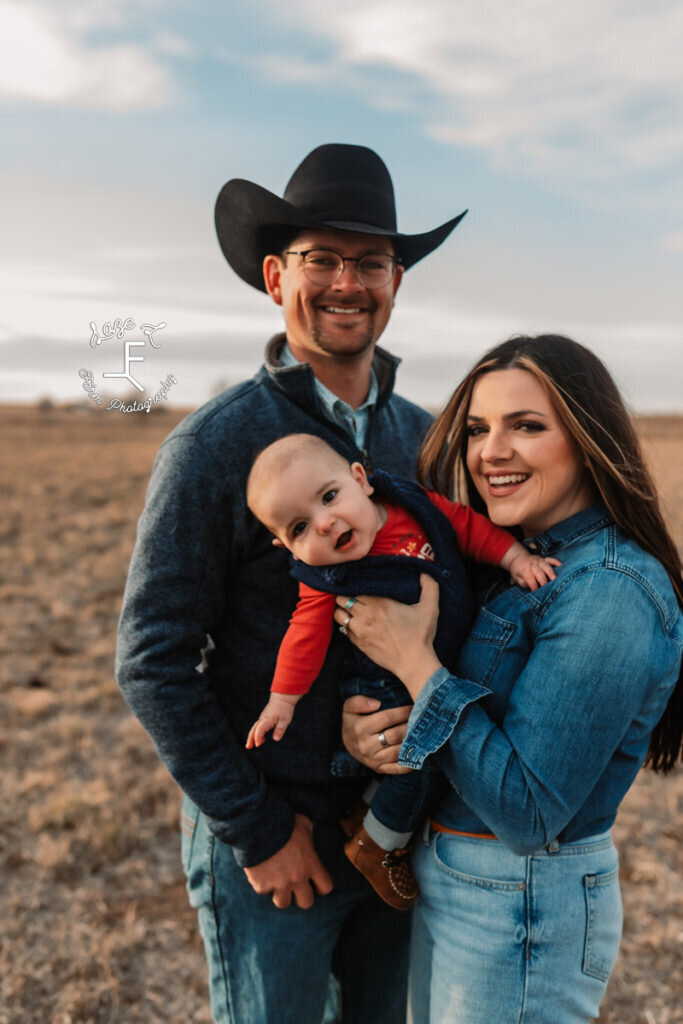 LazeLFarmPhotography-WesternFamilySession-Colorado1-683x1024