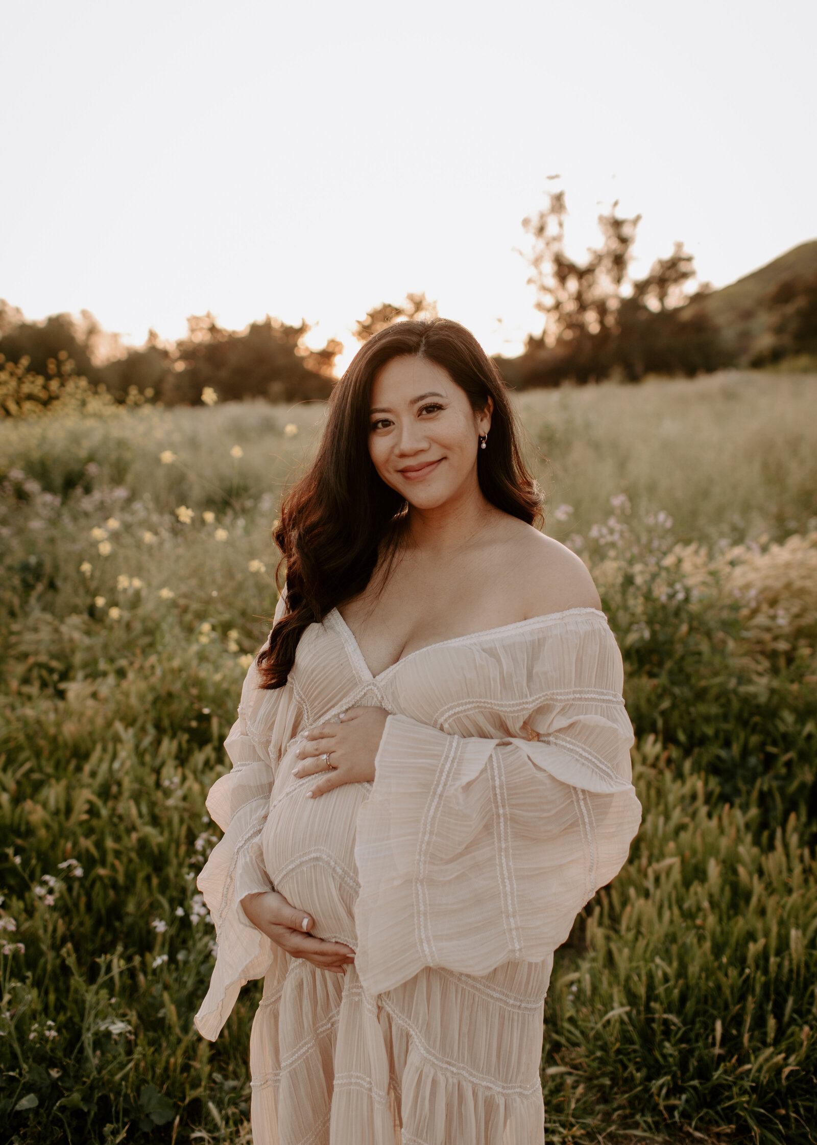 maternity photos in field
