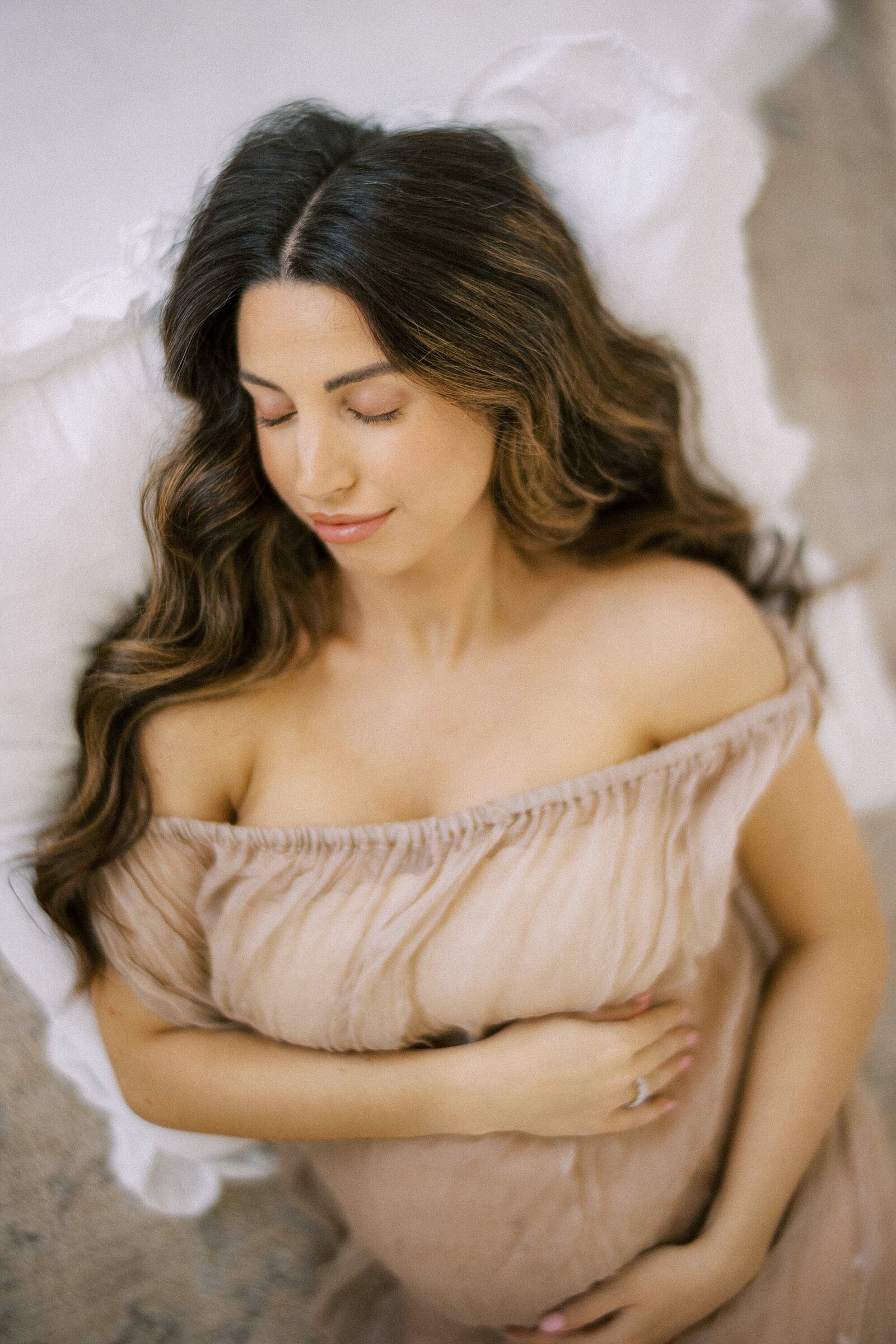 Studio-Pregnancy-Photographer-Near-Me-SamanthaJayPhoto_0016