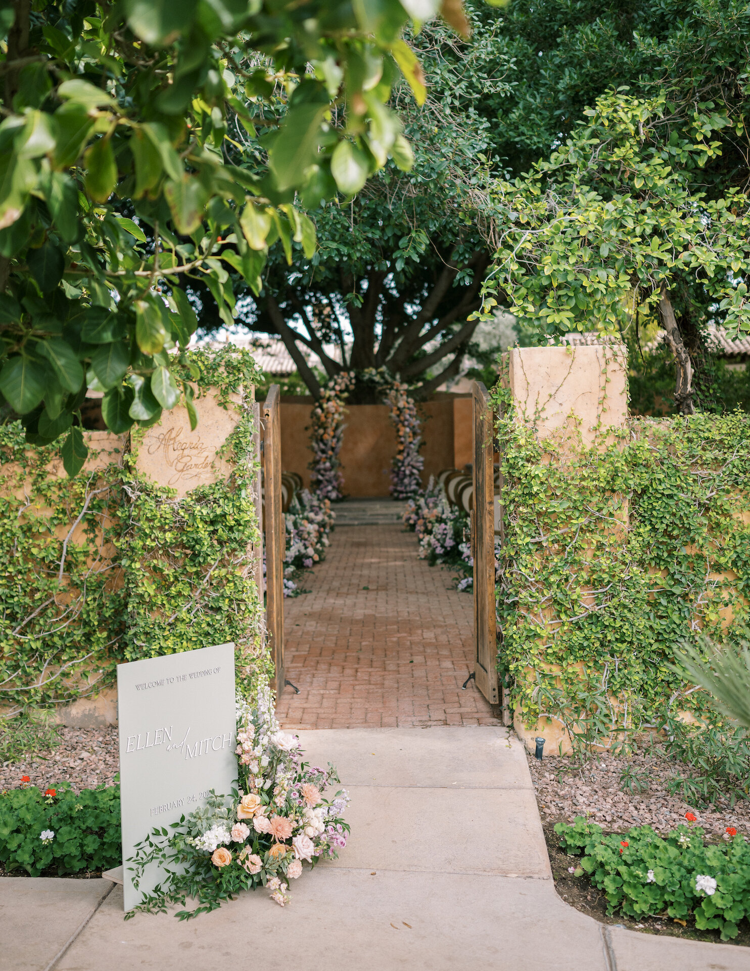 wedding-flowers-phoenix-royla-palms-ceremony-entrance-welcome-sign