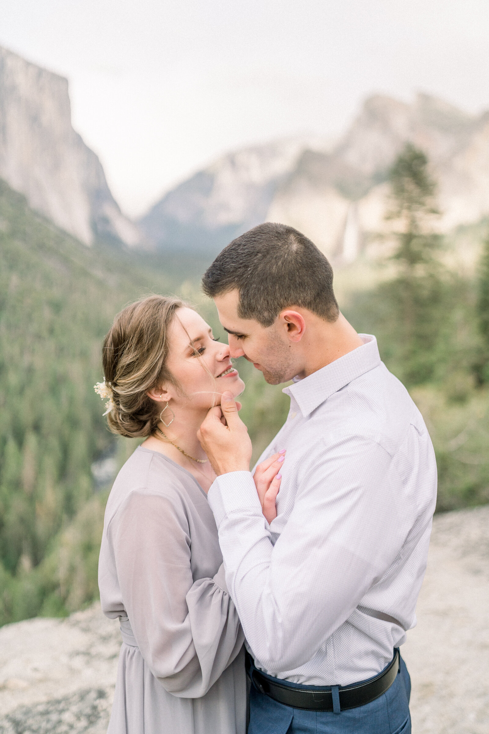 Couples engagement photos at Yosemite National Park, CA