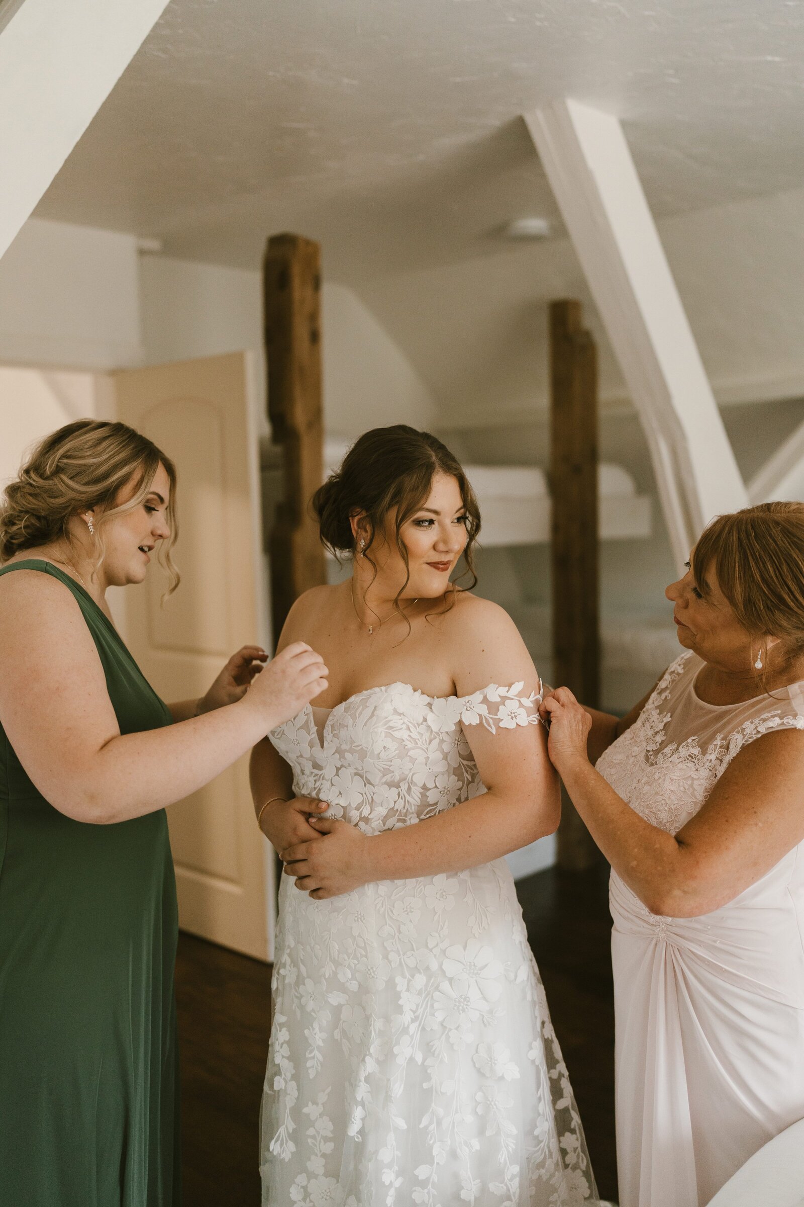 Little-Flower-Barn-Aeryn-Yvonne-Photography-LLC-200
