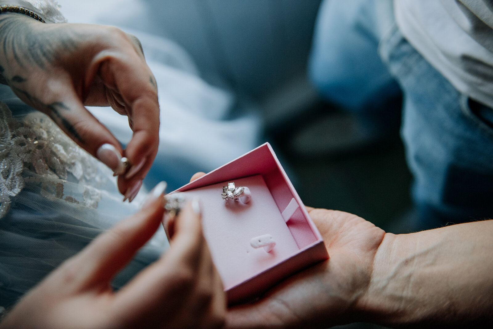 love-is-nord-mariage-intime-ile-verte-elopement-0006