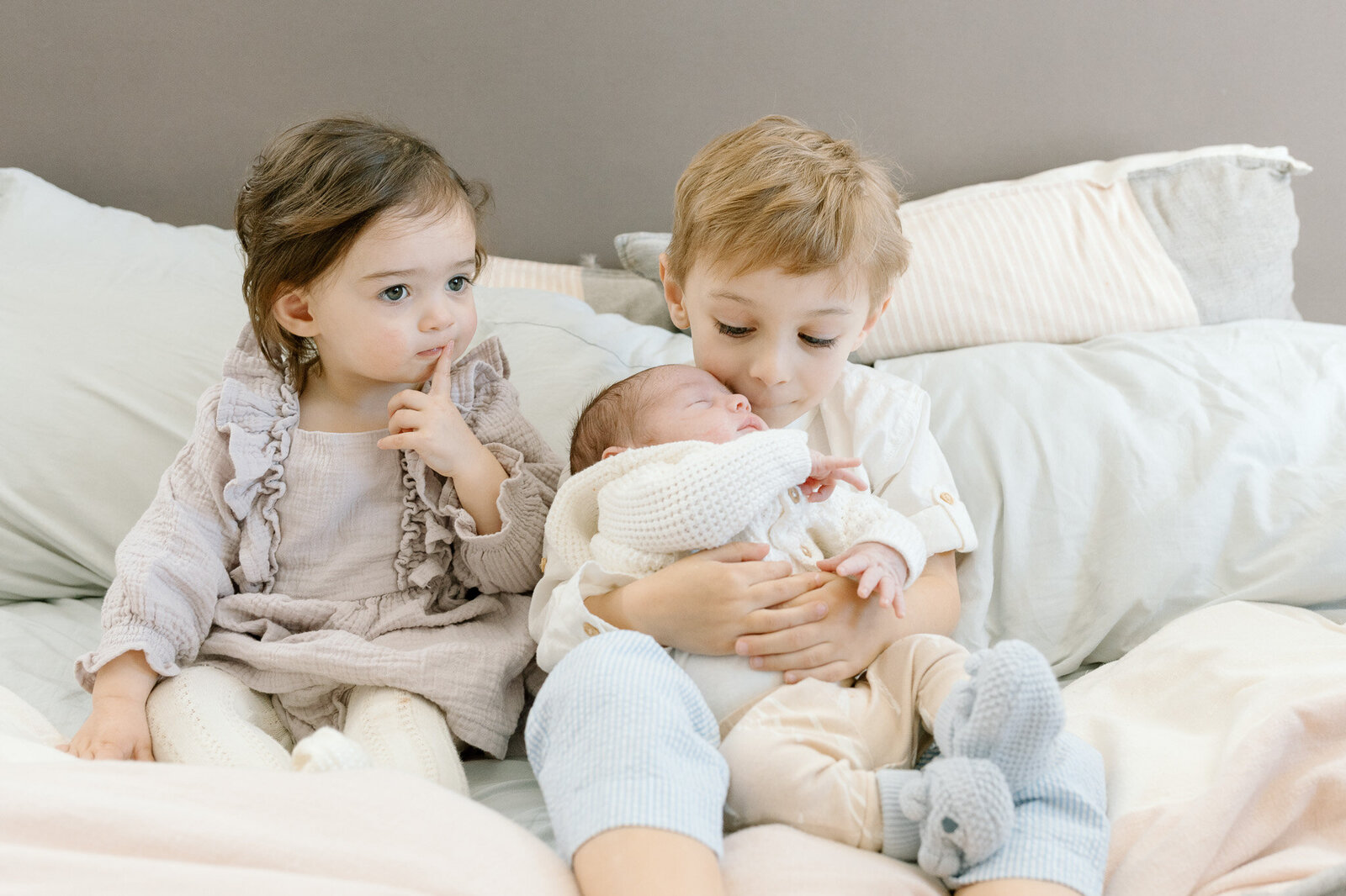 newborn-maternity-photography-lighthearted-joy-fresh (4)