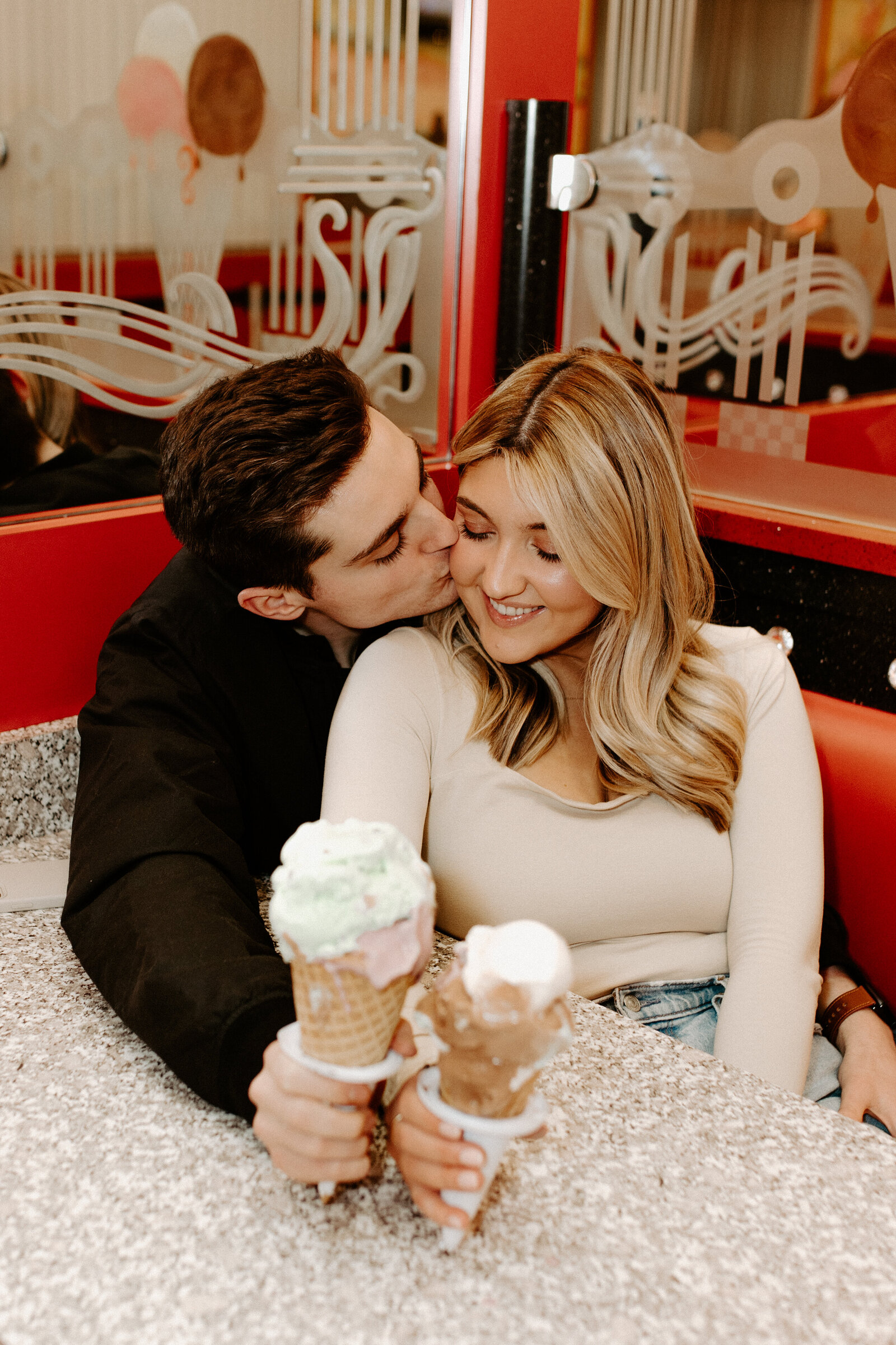 Blissfullybriphotography-pittsburgh-sarris-chocolate-couple-zach-jorrdan-027