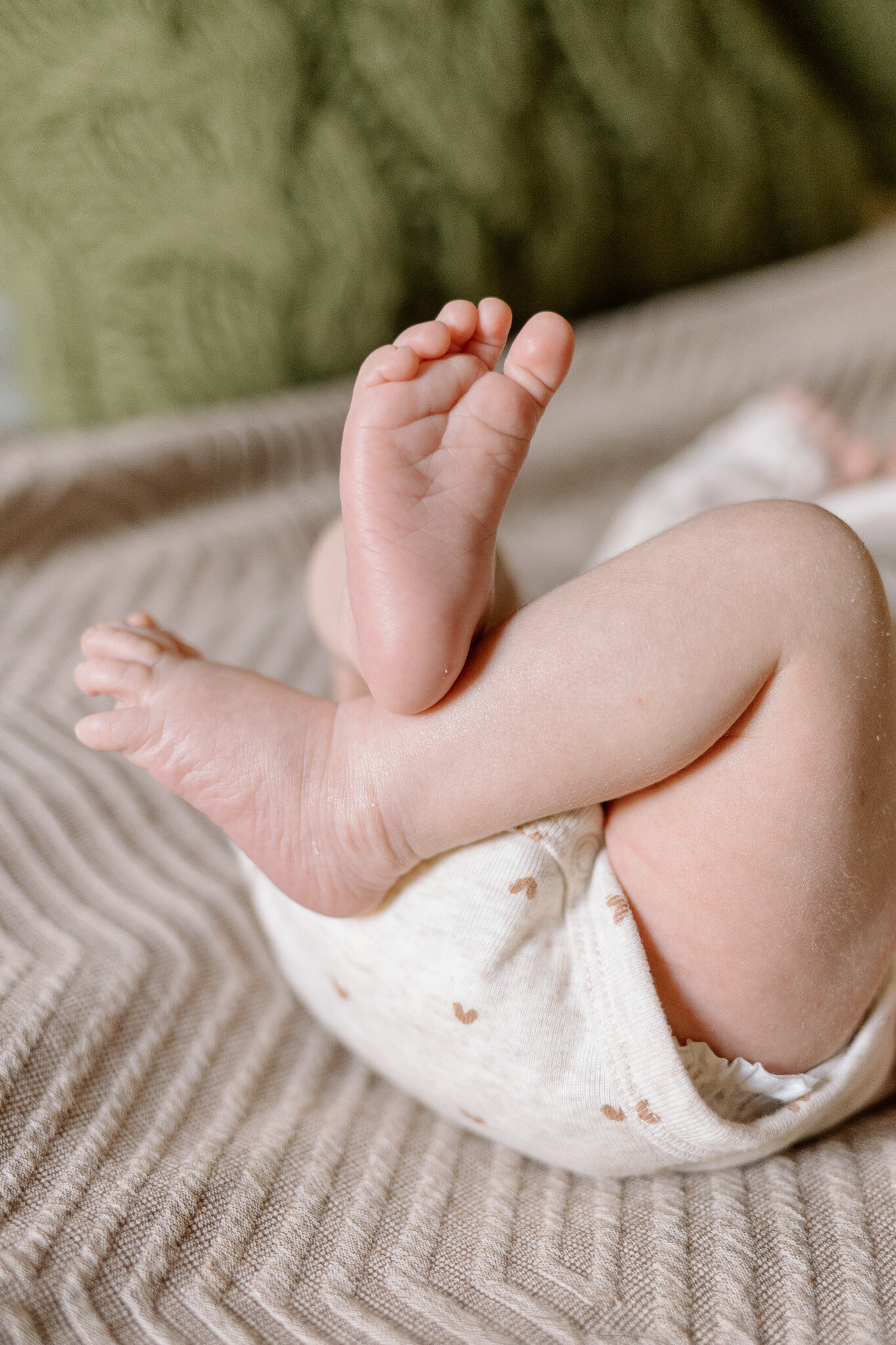 newborn-photography-lifestyle-in-home-charlotte (4)