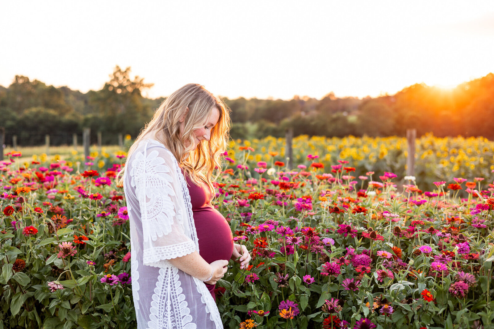 Outdoor-maternity-photography-sunflower-field-Georgetown-KY-photographer-3