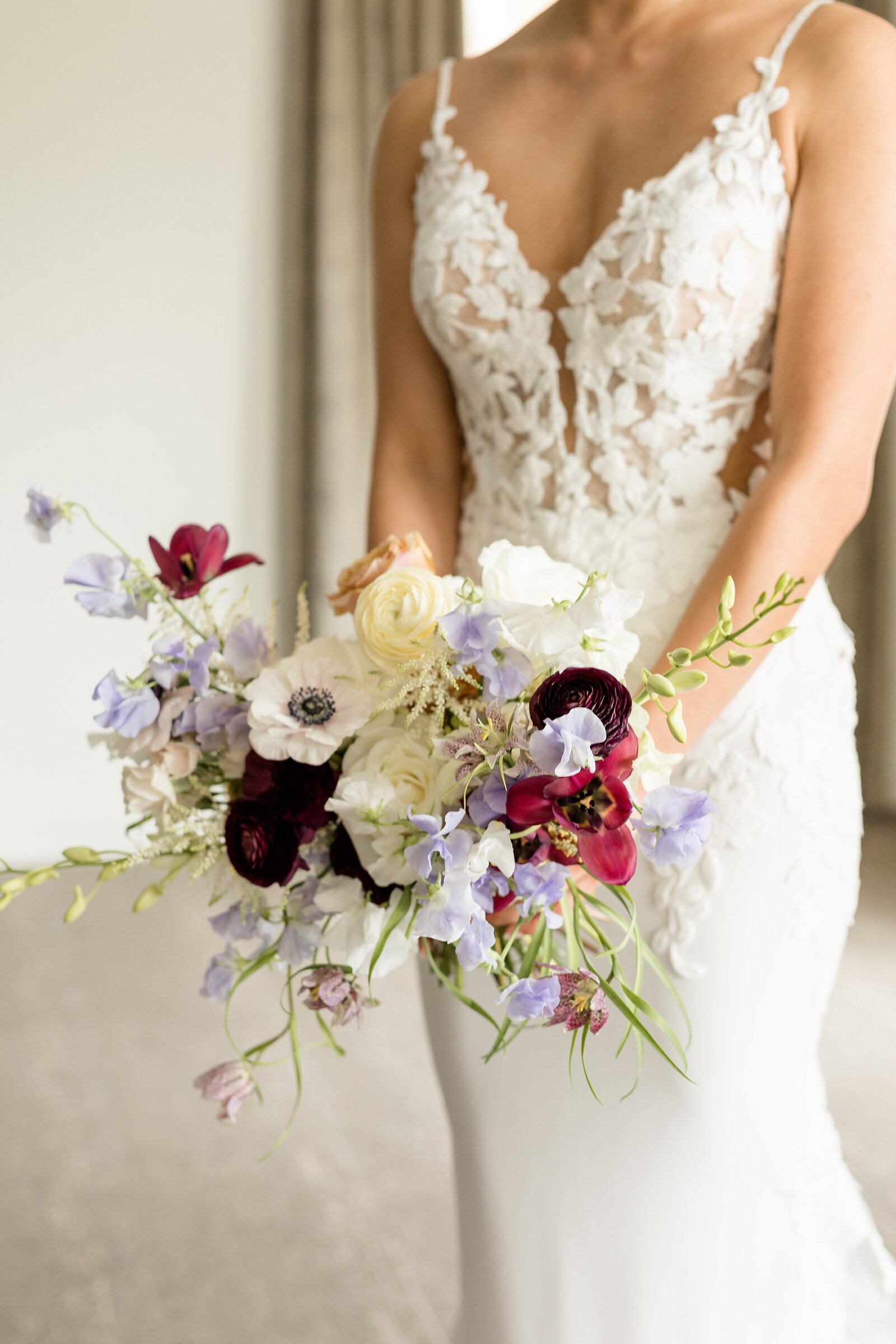 London-hunt-club-wedding-bride-holding-beautiful-floral-bouquet