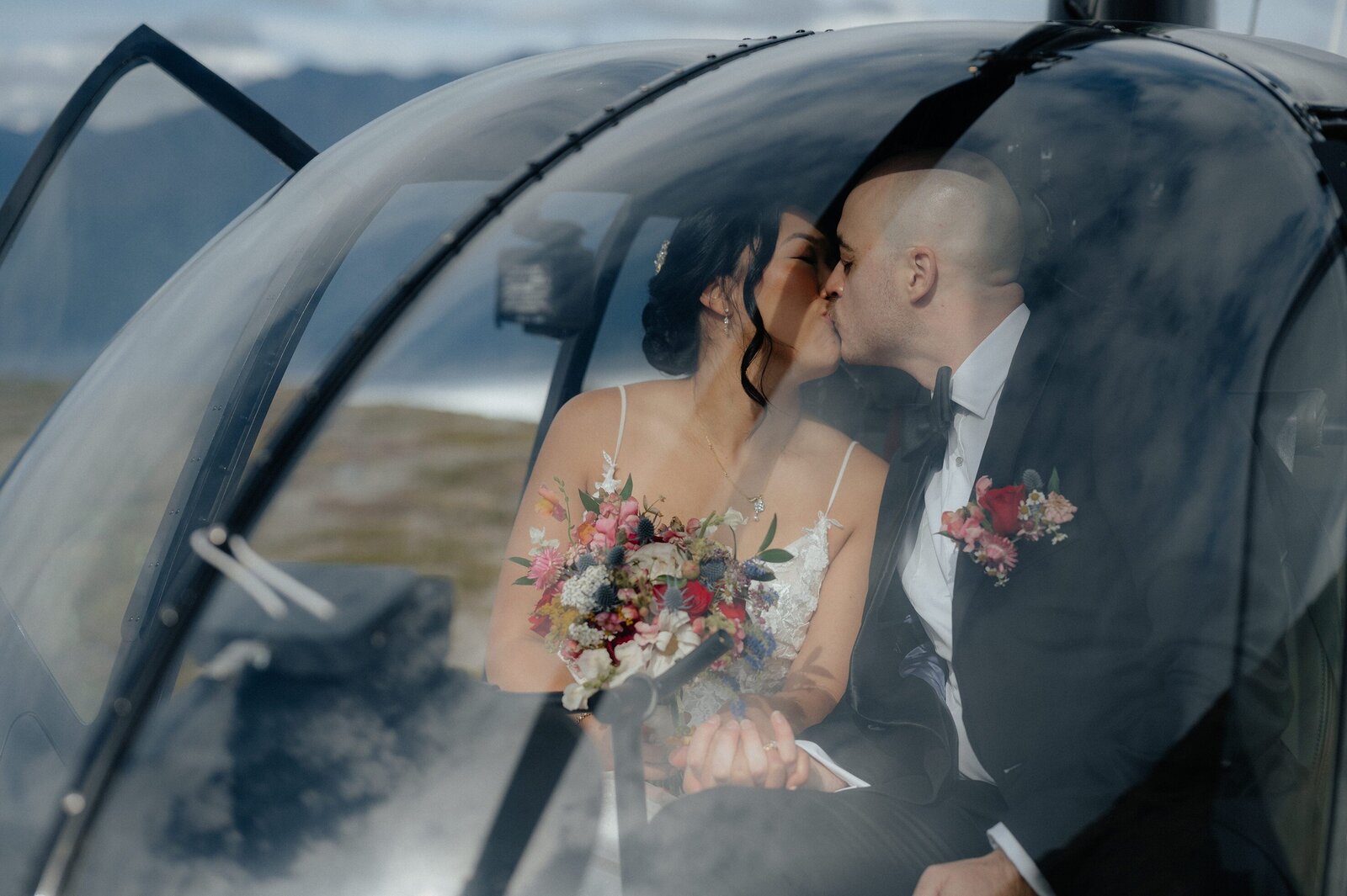 Christina+Matt_Knik-Glacier-Elopement_EmeliaKPhotography-55