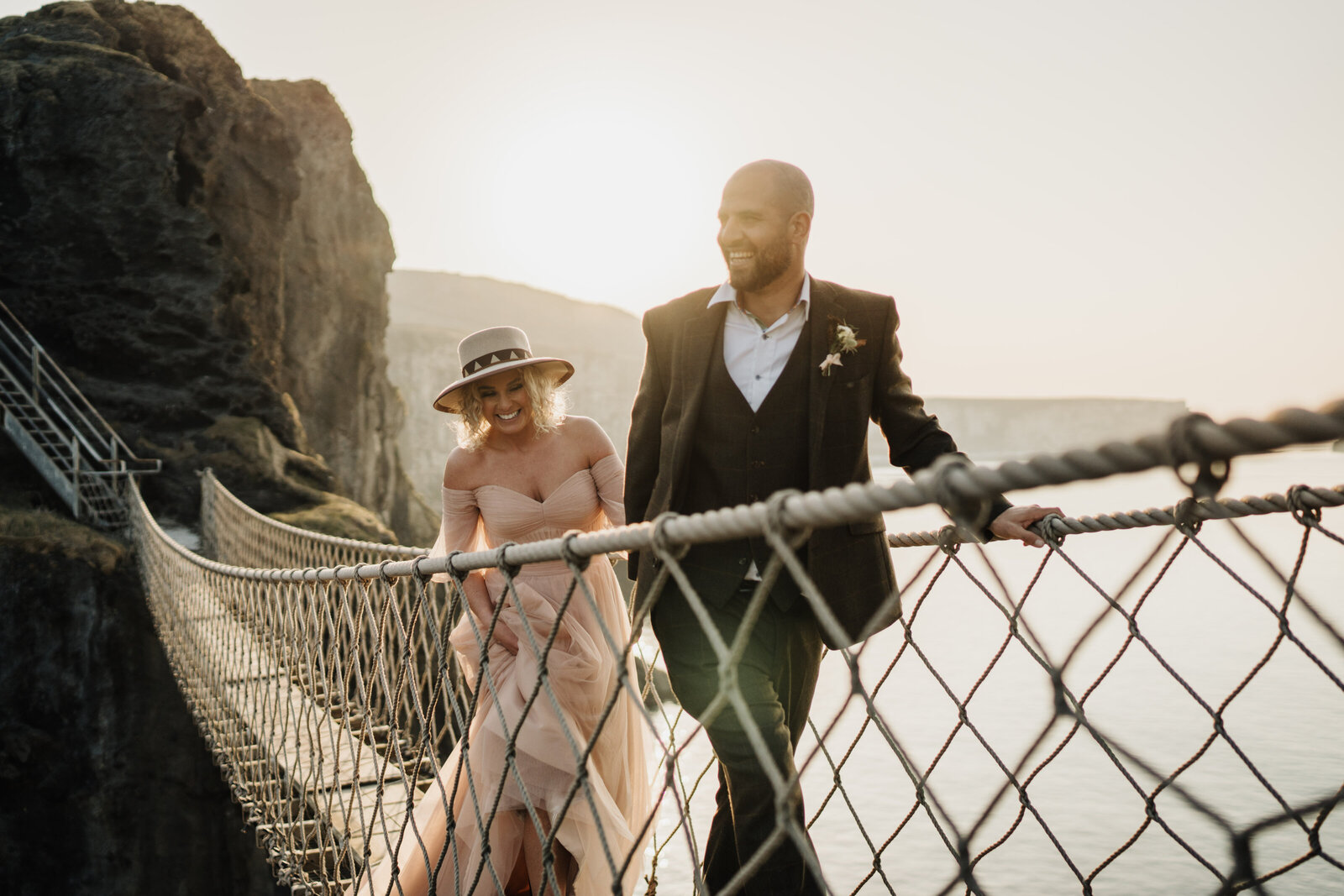 carrick-a-rede-rope-bridge-wedding-01558-113
