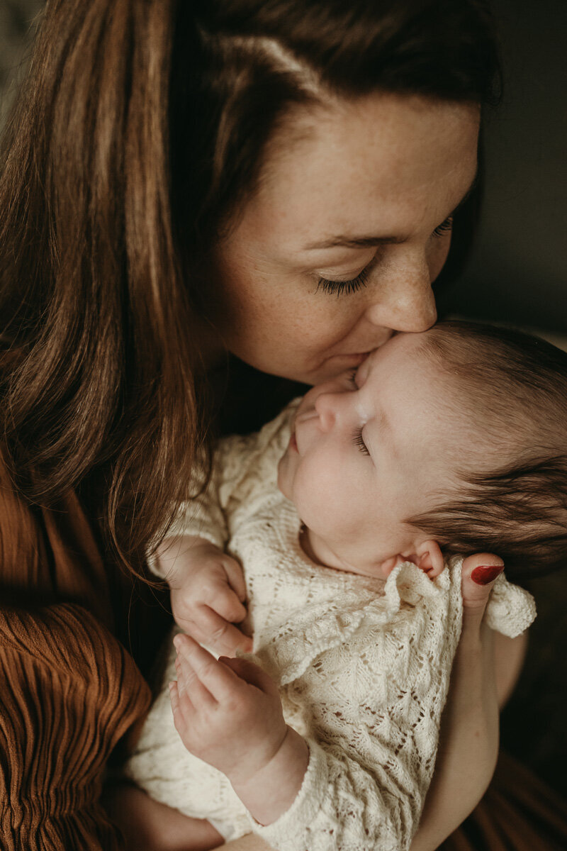 newborn-fotograaf-omgeving-nijmegen-gelderland-wijchen-brabant-newbornshoot-blinkend-beeld