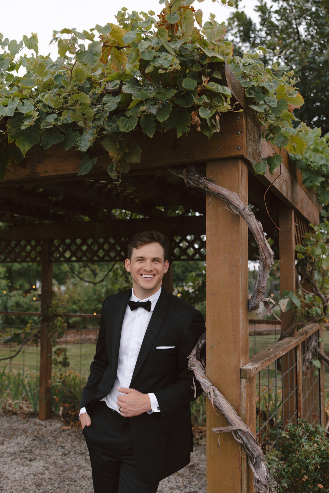 reuben-wedding-teasers-prairie-hill-vineyard-kayxbee-92