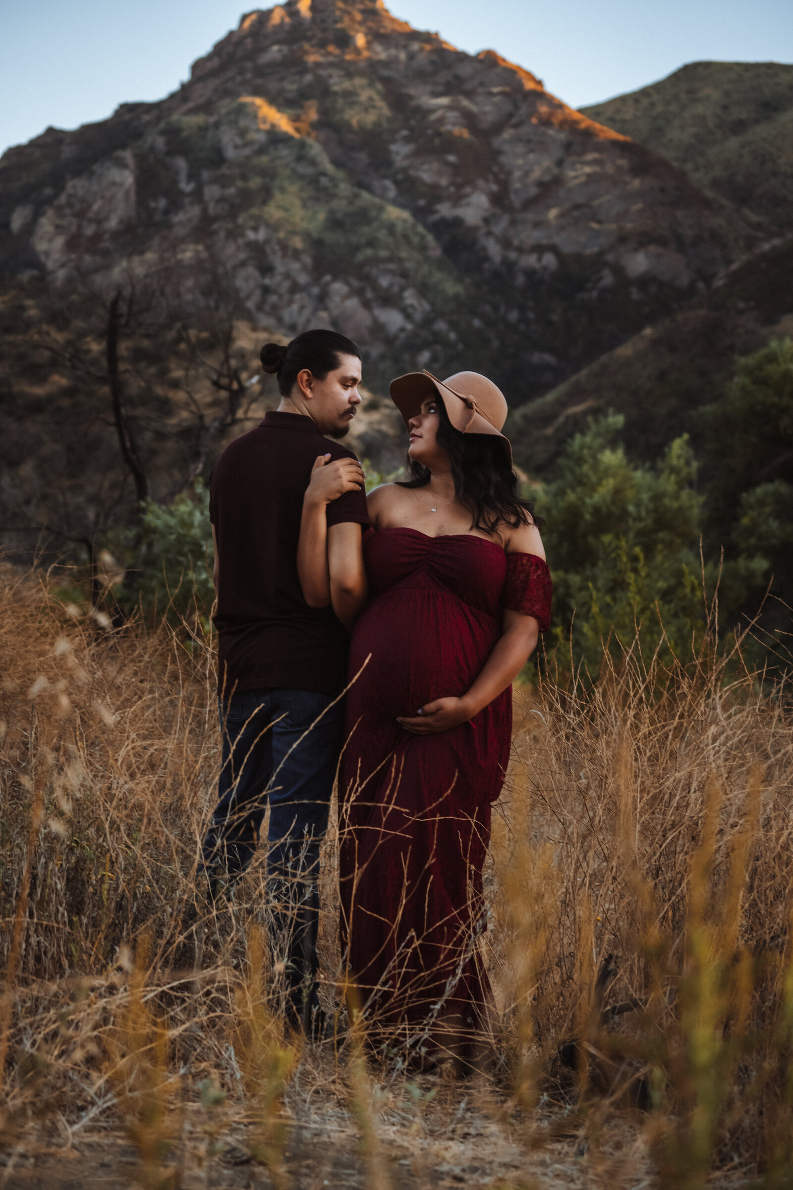 rustic-couples-maternity-portrait-malibu-creek-california-2