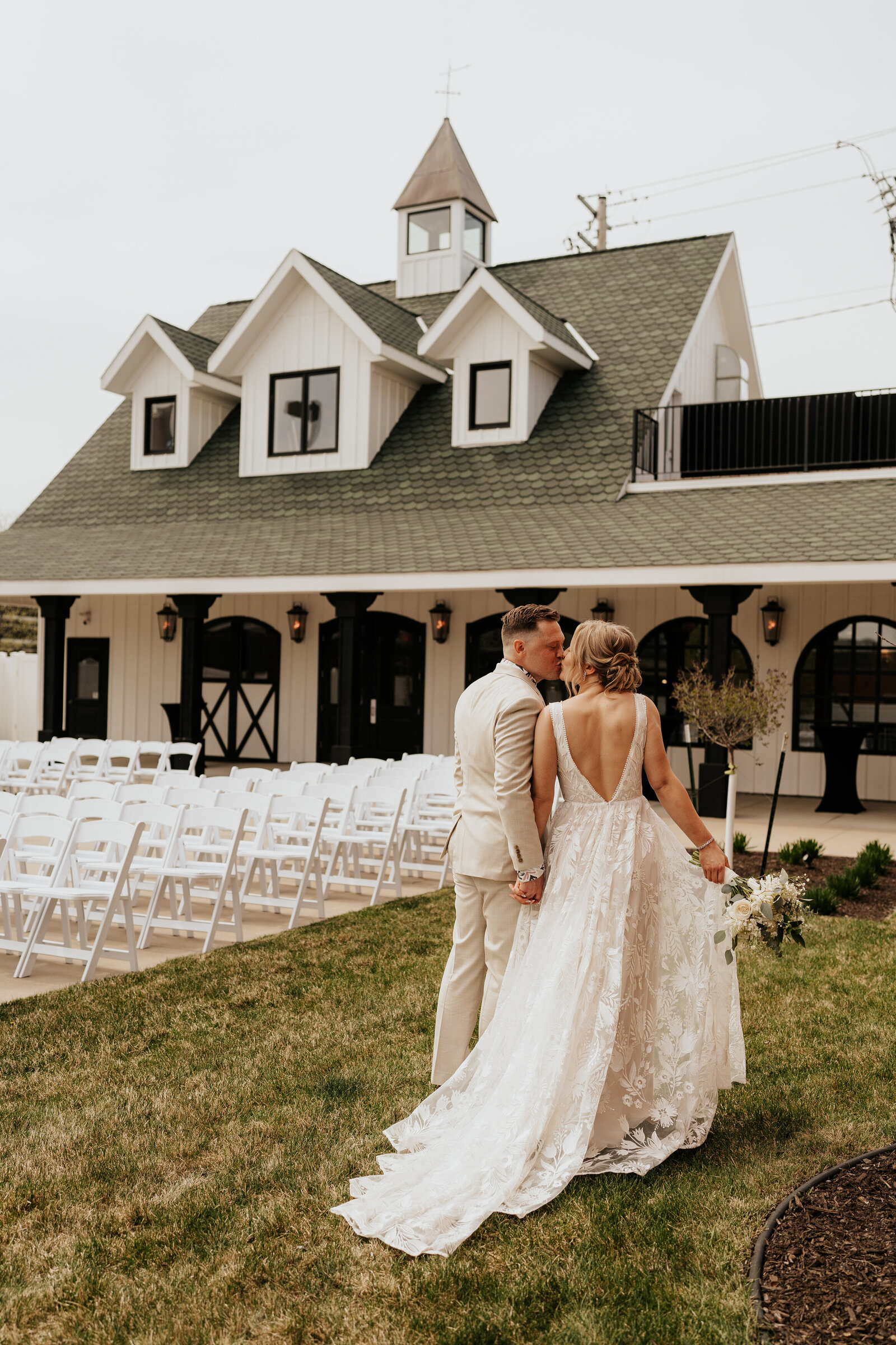 Cedar Rapids wedding photographer - Carriage House Cedar Rapids-101