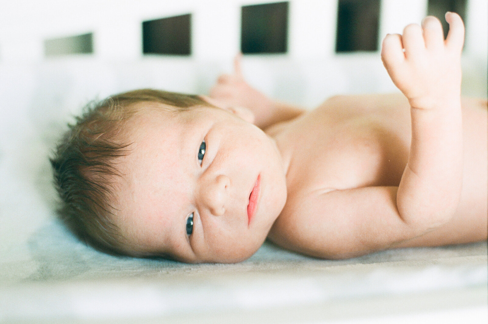 newborn_lifestyle_film_photography_inhome1