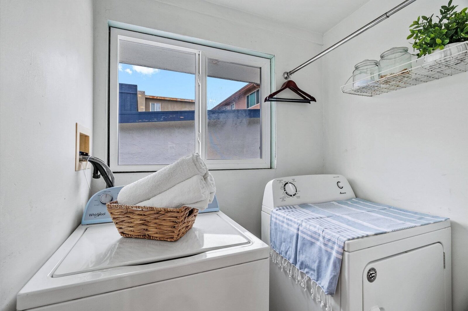 mls21_michael-jimenez-pacifica-real-estate-agent-homes-for-sale-laundry