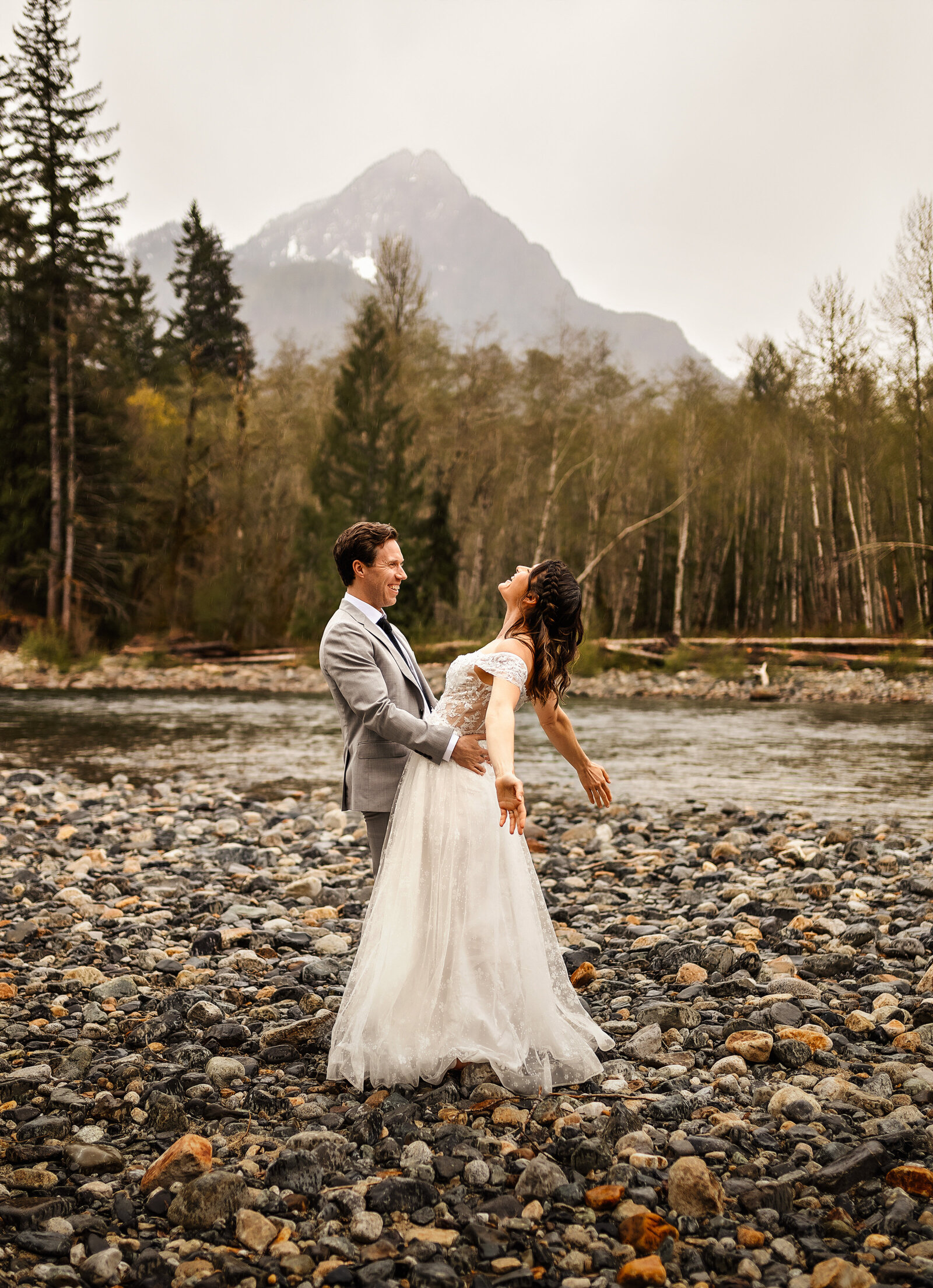 Celebrate your love with breathtaking riverside wedding photography by Everest Portraits in Western Washington. Let the natural beauty of the river and mountains enhance the romantic atmosphere of your special day.