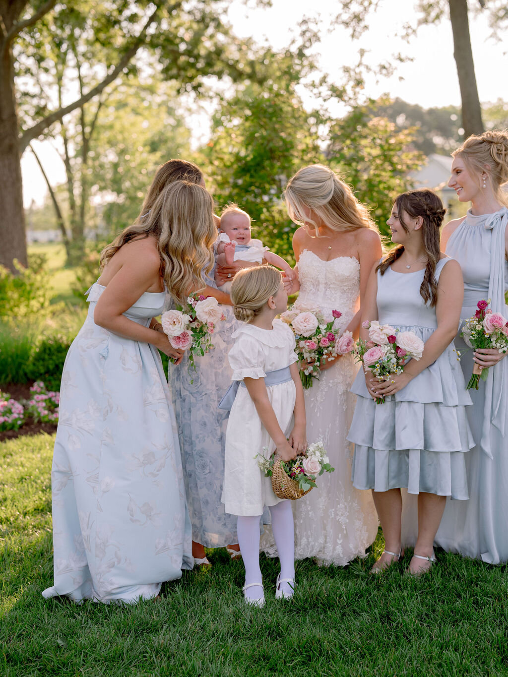 26Kate Campbell Floral The Oaks waterfront summer wedding by Julie Livingston photo